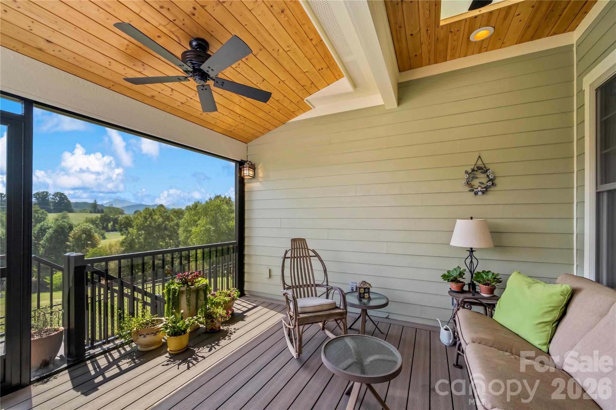 Large screened porch area - 27 Dreambird Drive, Leicester