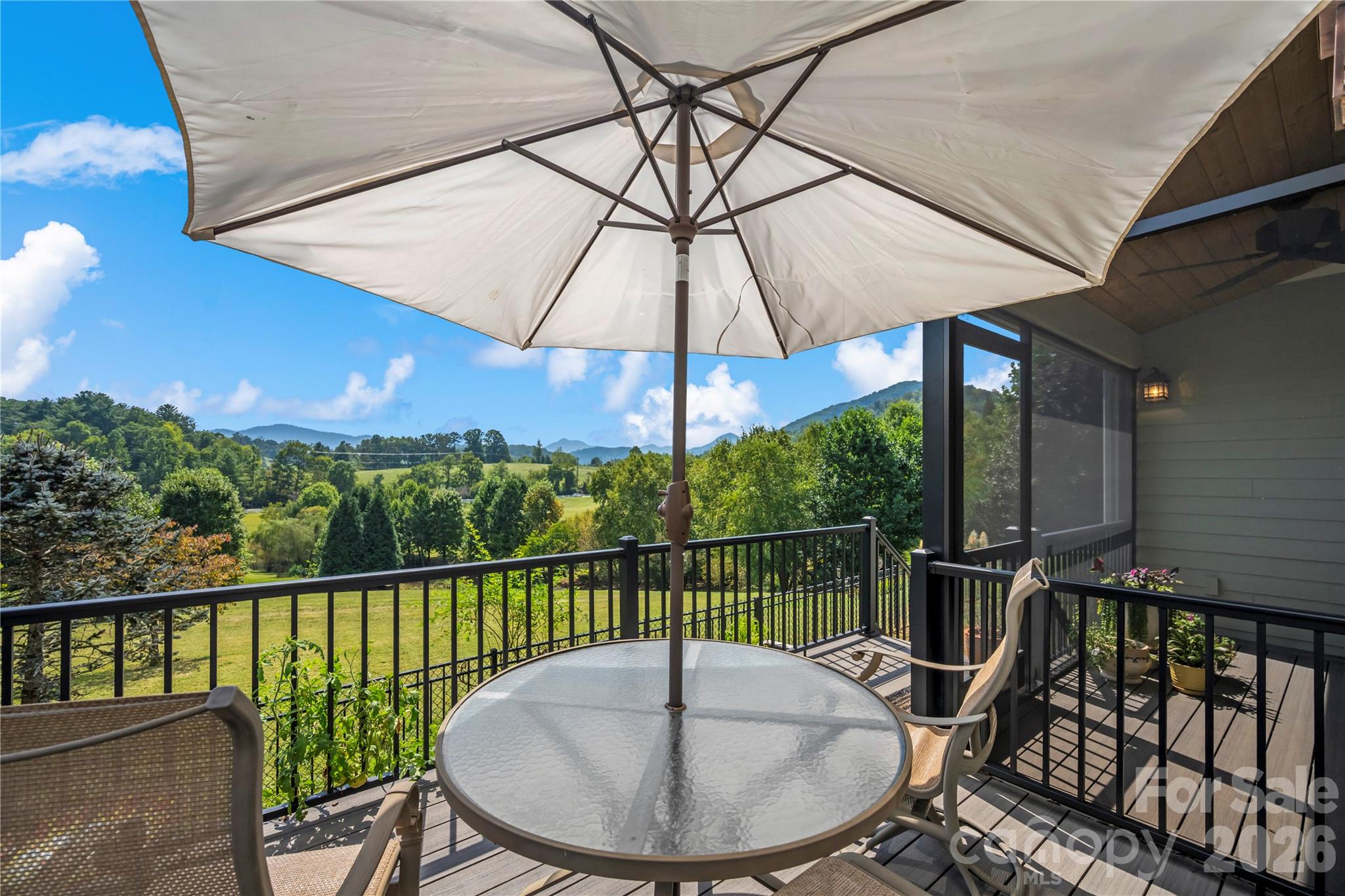 Back porch views - 27 Dreambird Drive, Leicester