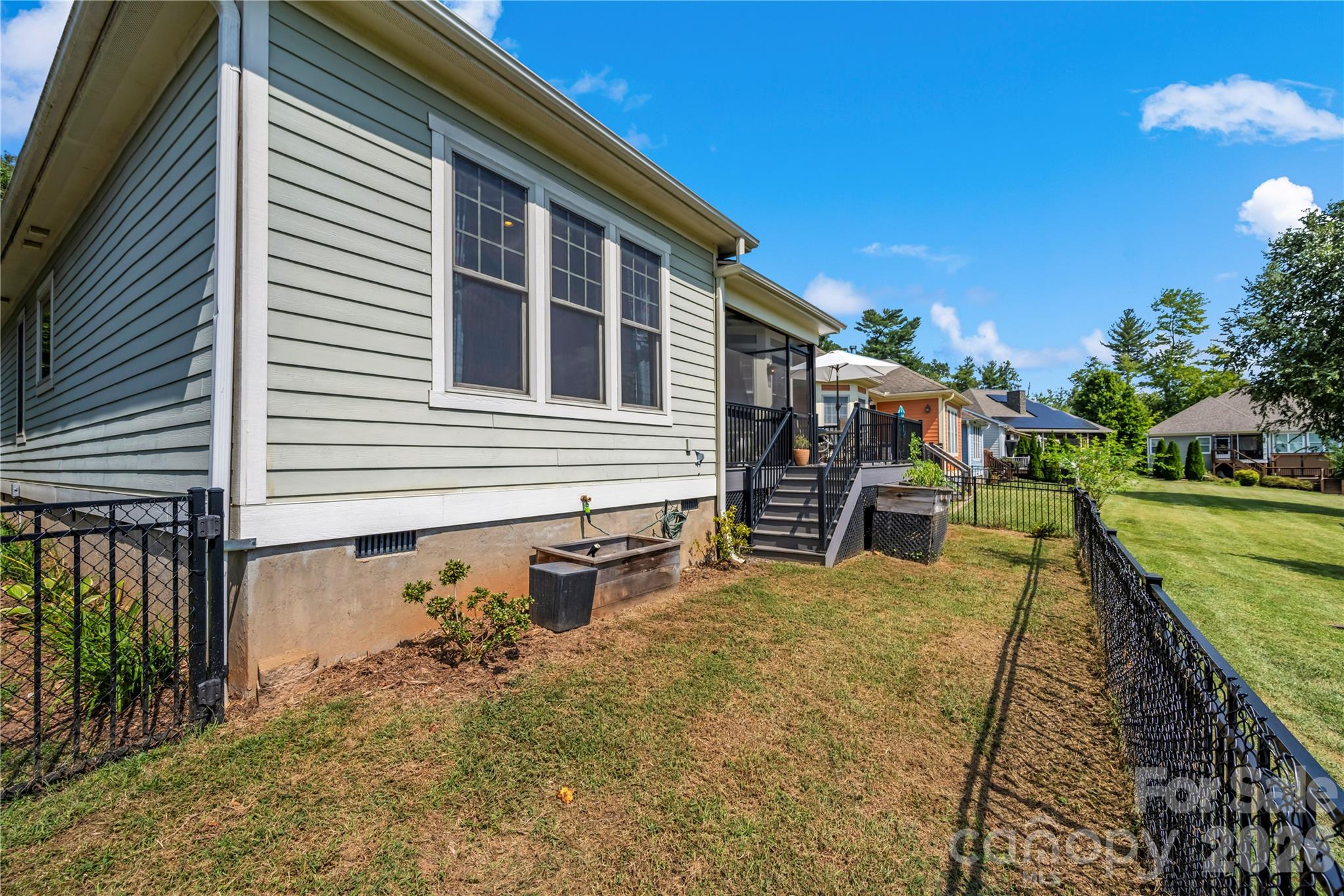 Fenced back yard - 27 Dreambird Drive, Leicester