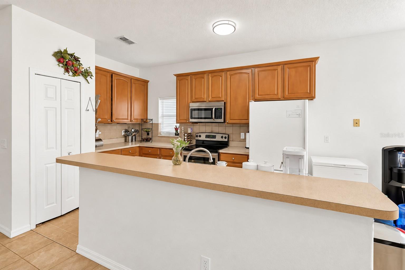 Single Family Residence at 13738 EDEN ISLE BLVD, WINDERMERE, photo 2 of 47