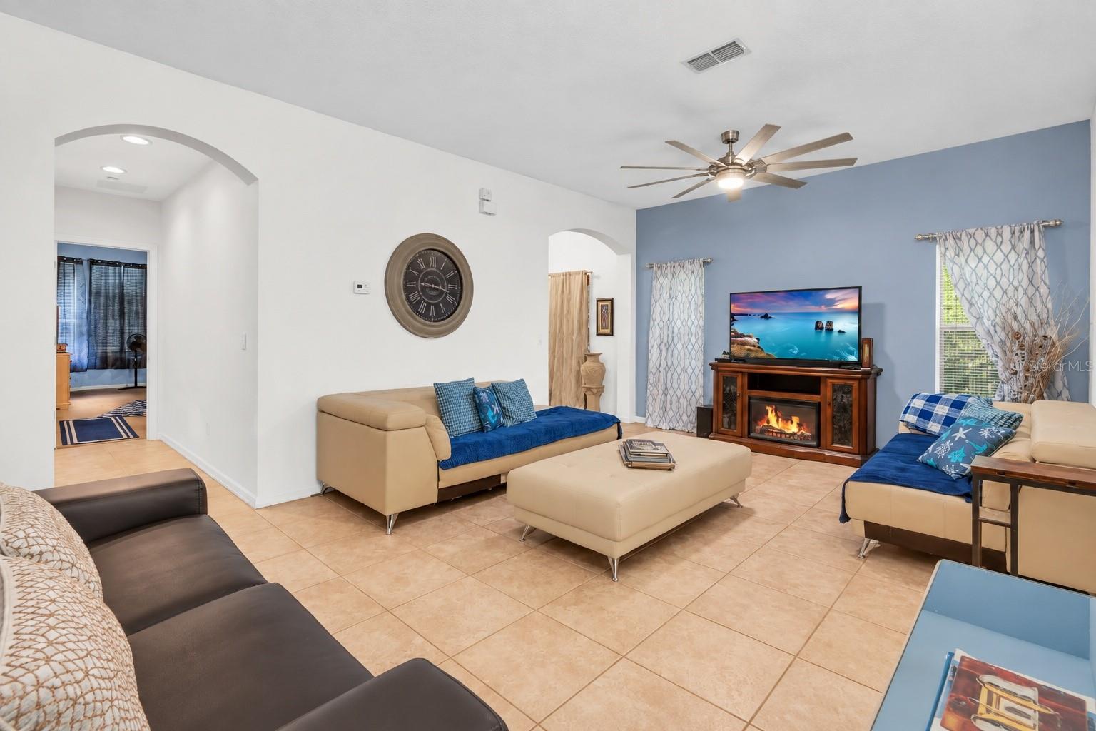 Single Family Residence at 13738 EDEN ISLE BLVD, WINDERMERE, photo 25 of 47