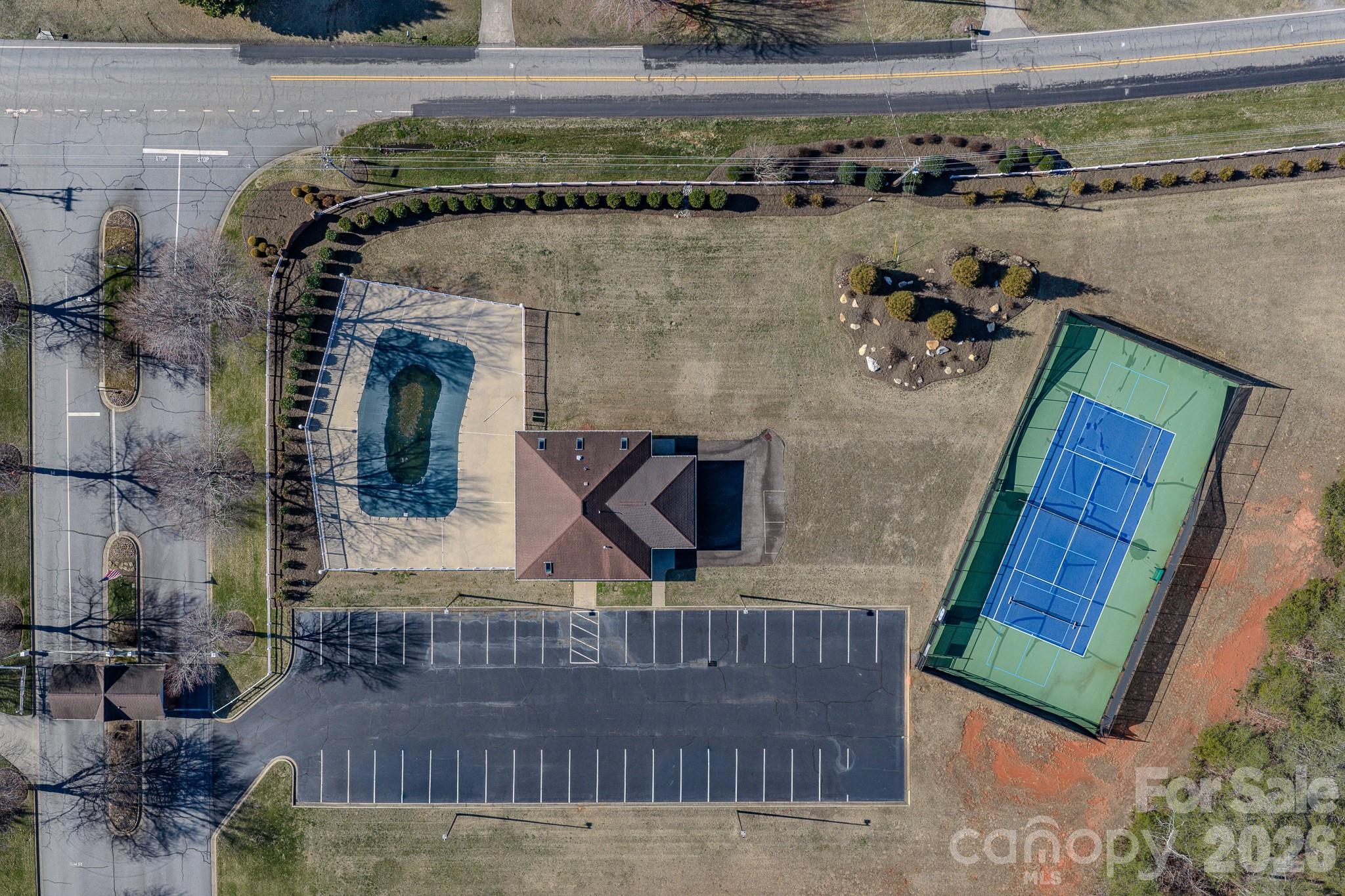 Neighborhood amenities - 3975 Plantation Drive, Morganton