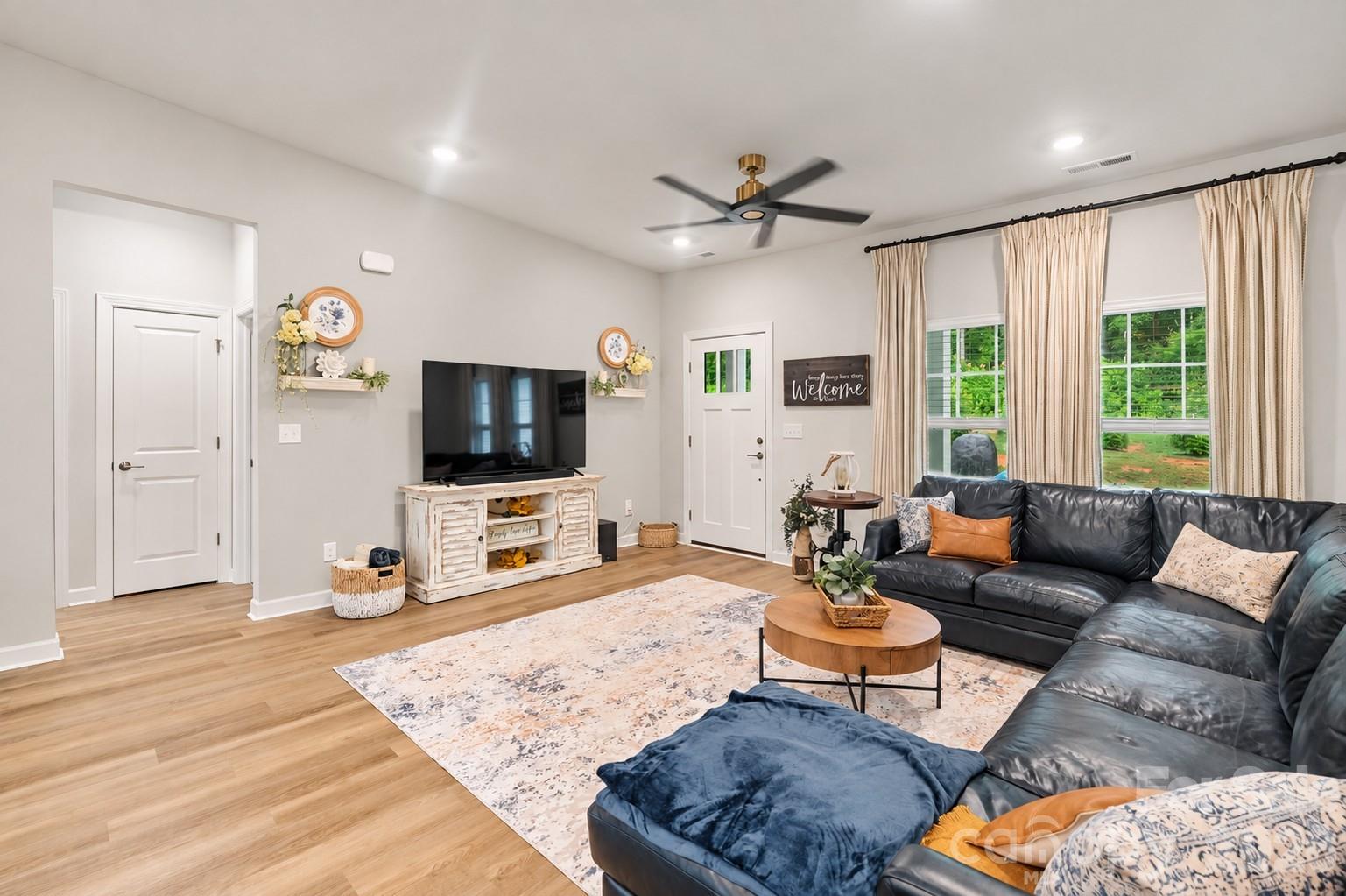 Single Family Residence at 1002 Westminster Drive, Statesville, photo 6 of 35