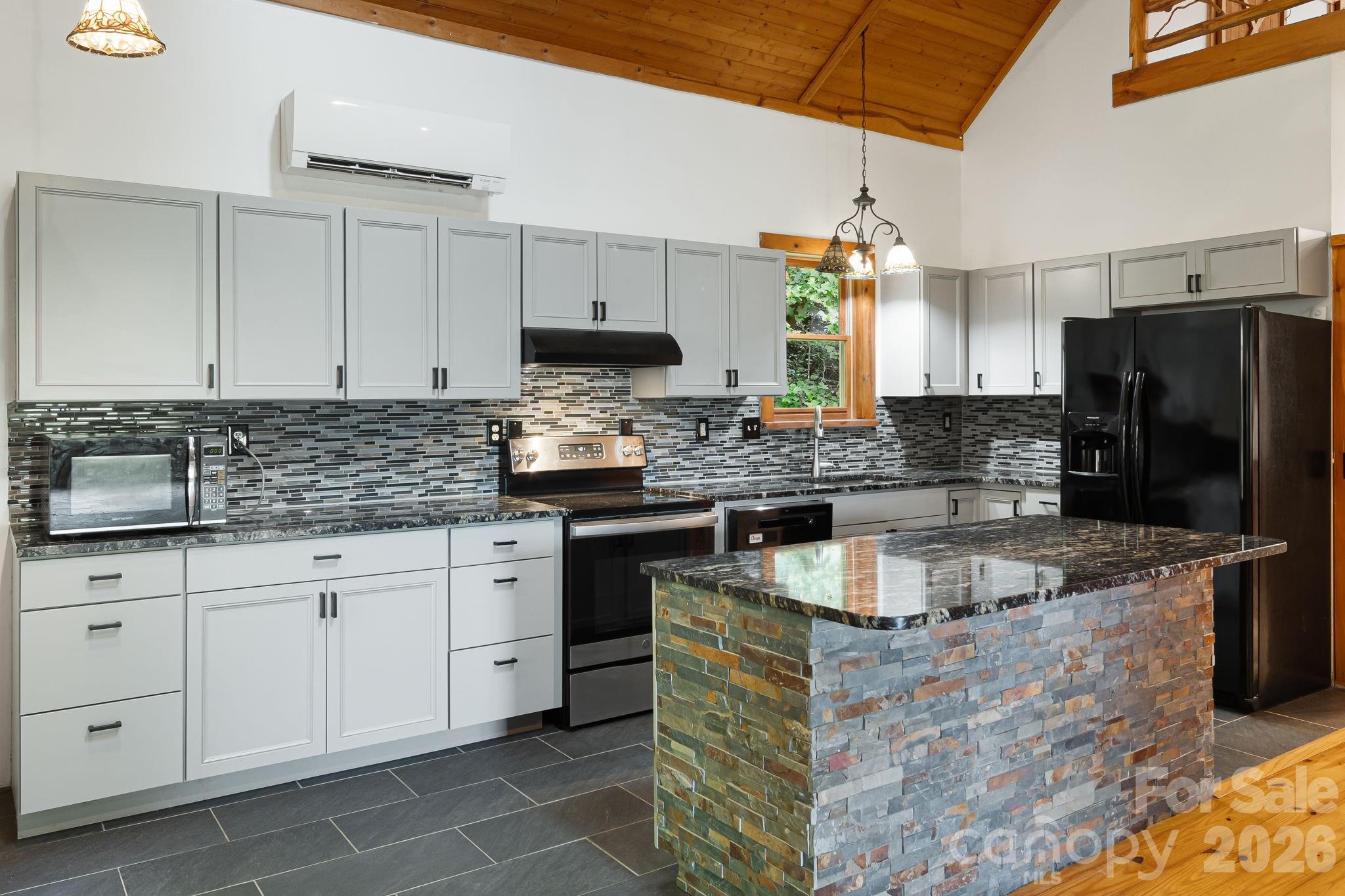 Kitchen - 125 Hyacinth Drive, Clyde