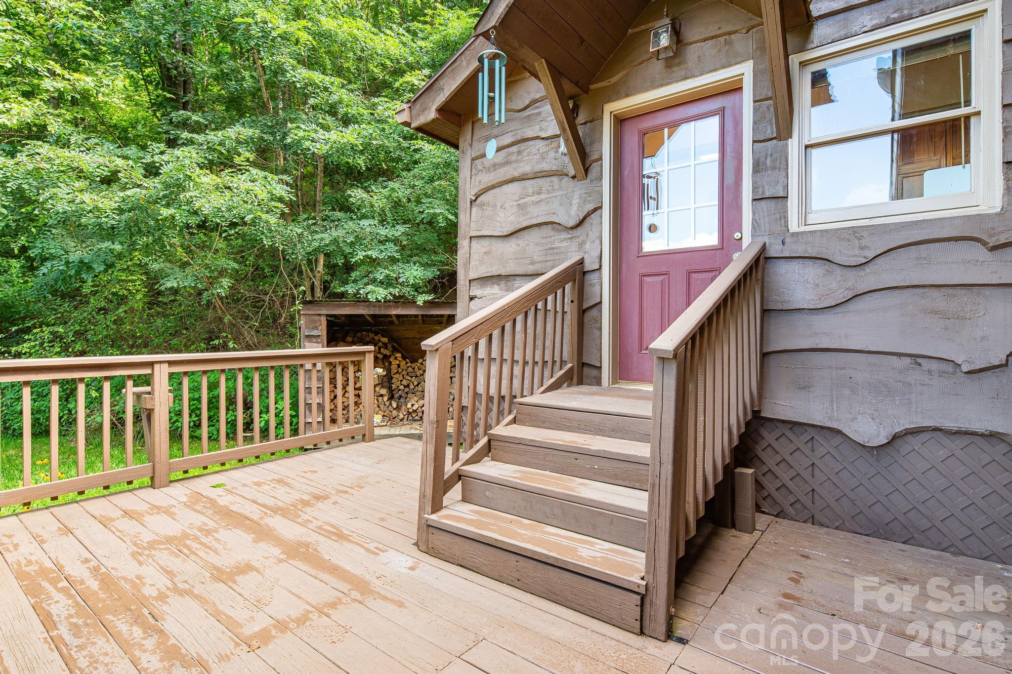 Side Deck - 125 Hyacinth Drive, Clyde