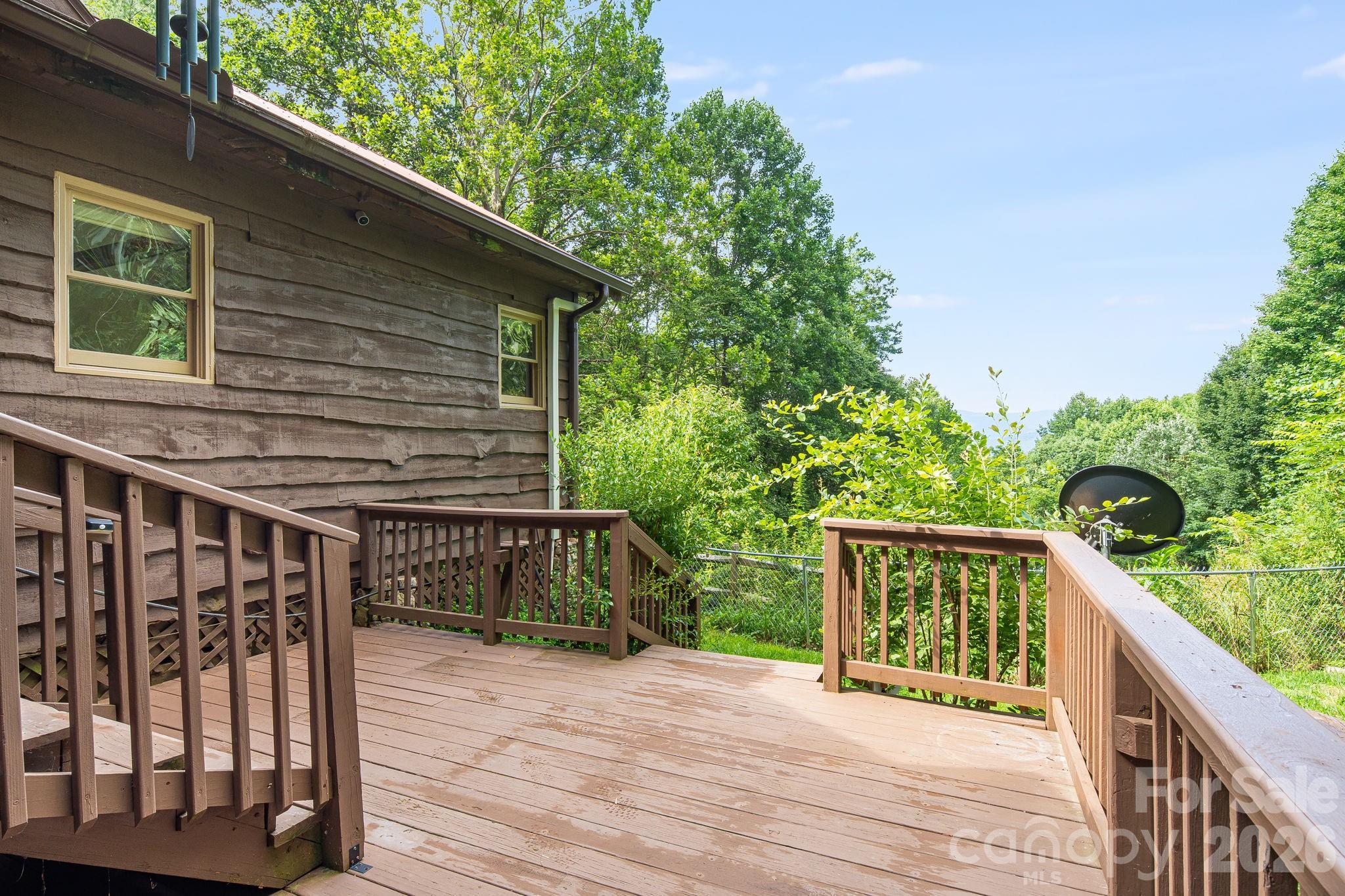 Side Deck - 125 Hyacinth Drive, Clyde