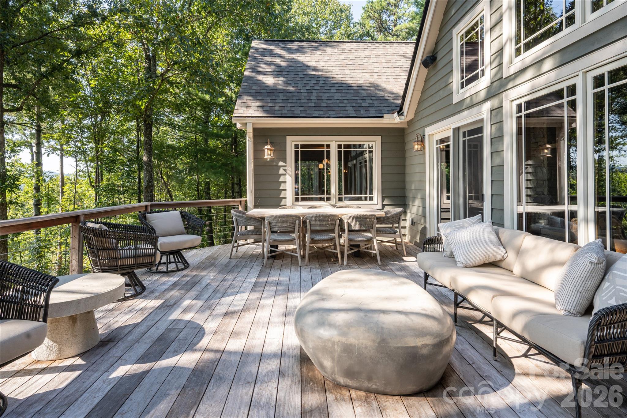 Single Family Residence at 137 Bear Landing Drive, Hendersonville, photo 3 of 48