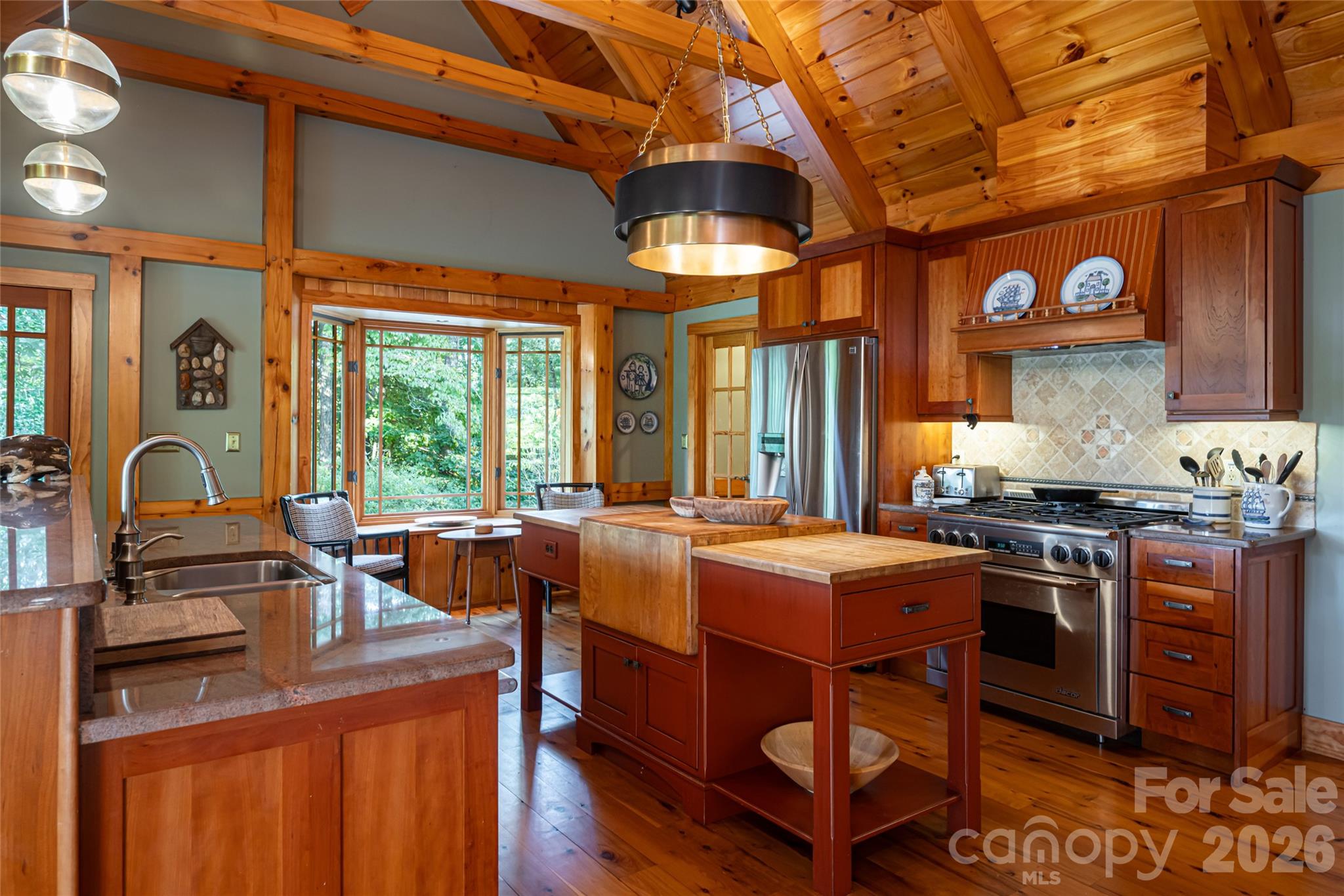 Gourmet Kitchen - 137 Bear Landing Drive, Hendersonville