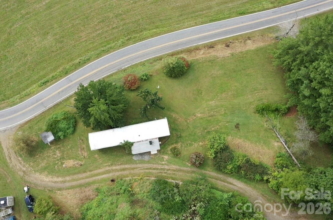Set in beautiful Leicester on .68 acre with pasture and mountain views - 418 Green Valley Road, Leicester