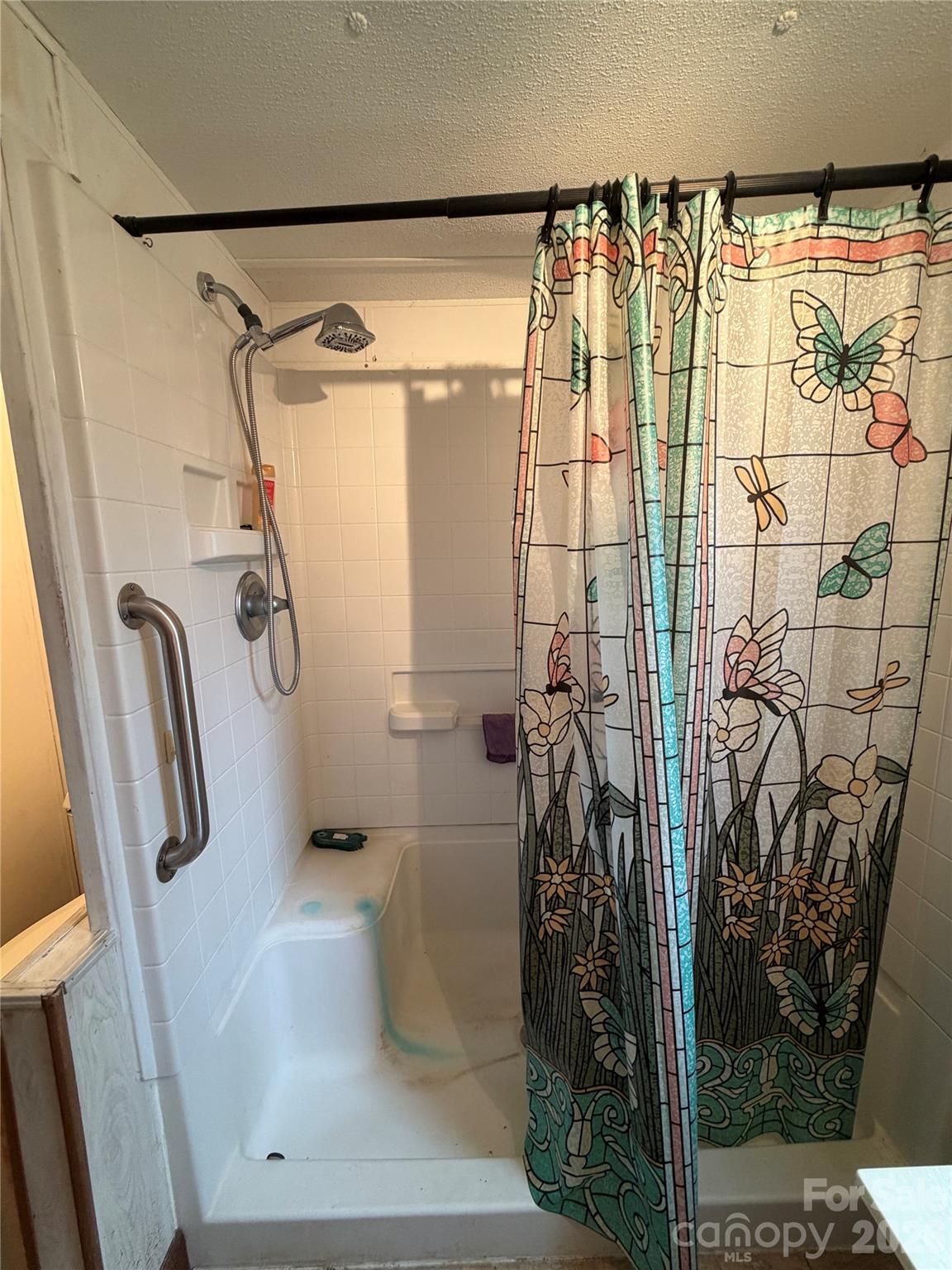 Walk in shower - 418 Green Valley Road, Leicester