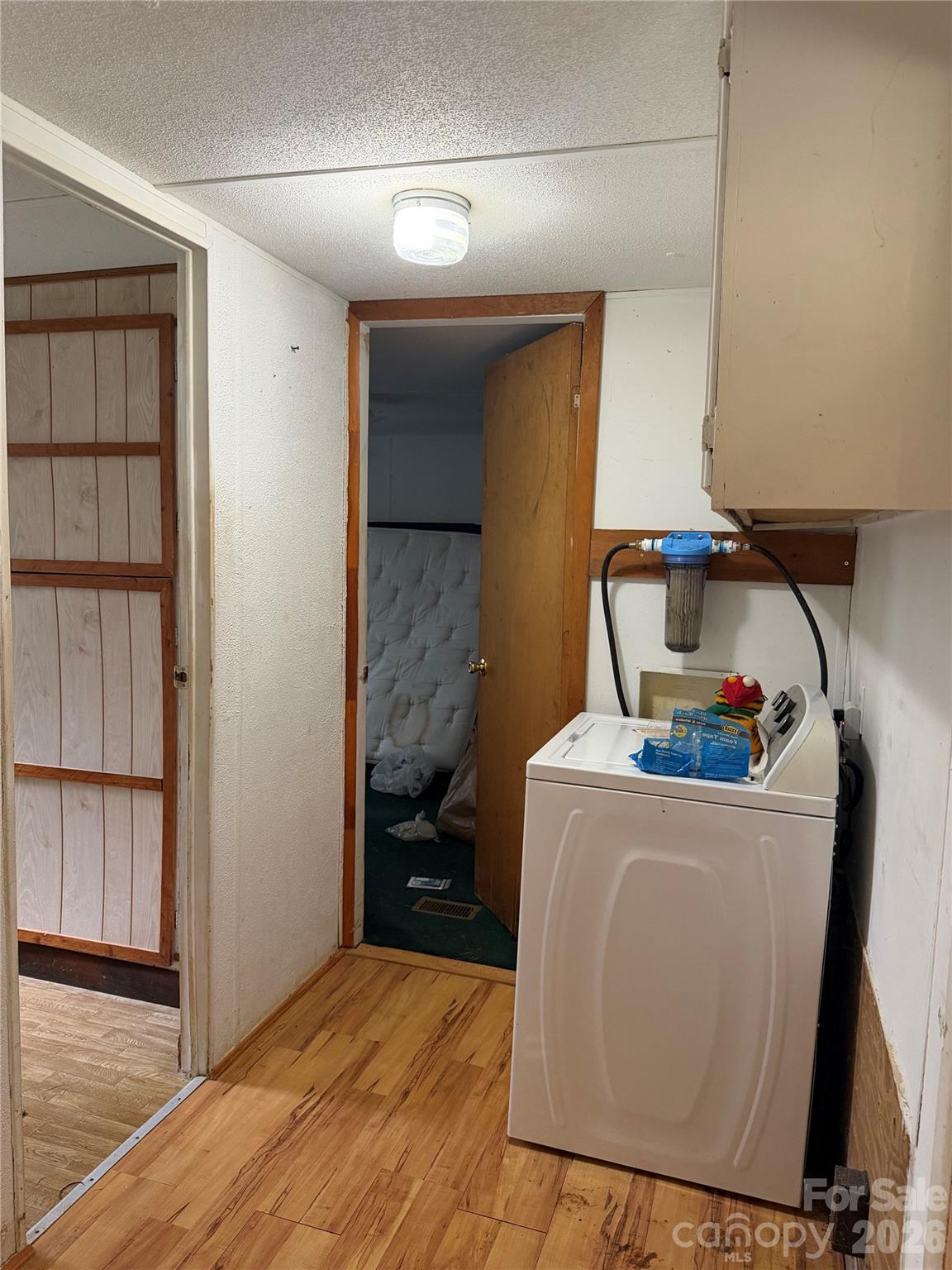 Washer and dryer hookups - all appliances convey - 418 Green Valley Road, Leicester