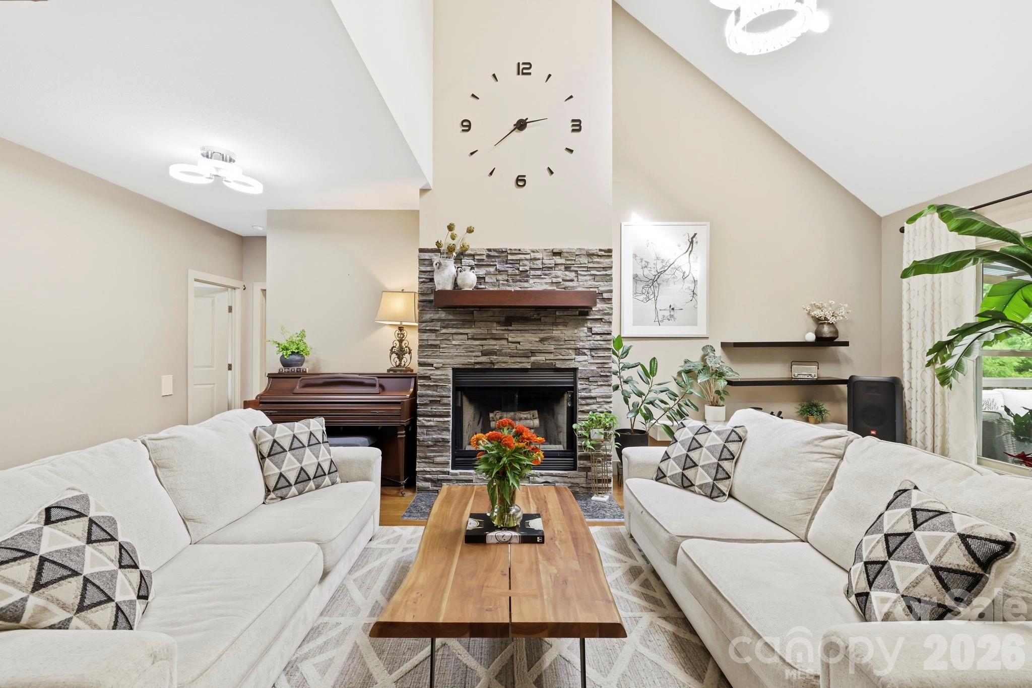Family room - 9 Pondberry Court, Asheville