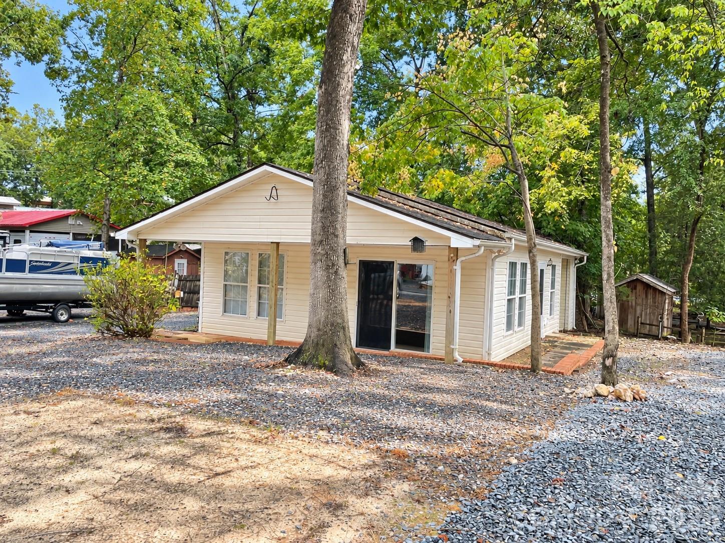 FRONT RIGHT - 135 LANDLUBBER Trail, Mount Gilead