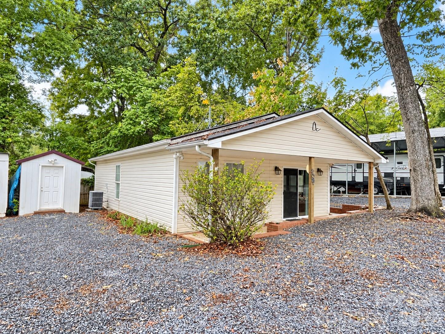 FRONT LEFT - 135 LANDLUBBER Trail, Mount Gilead