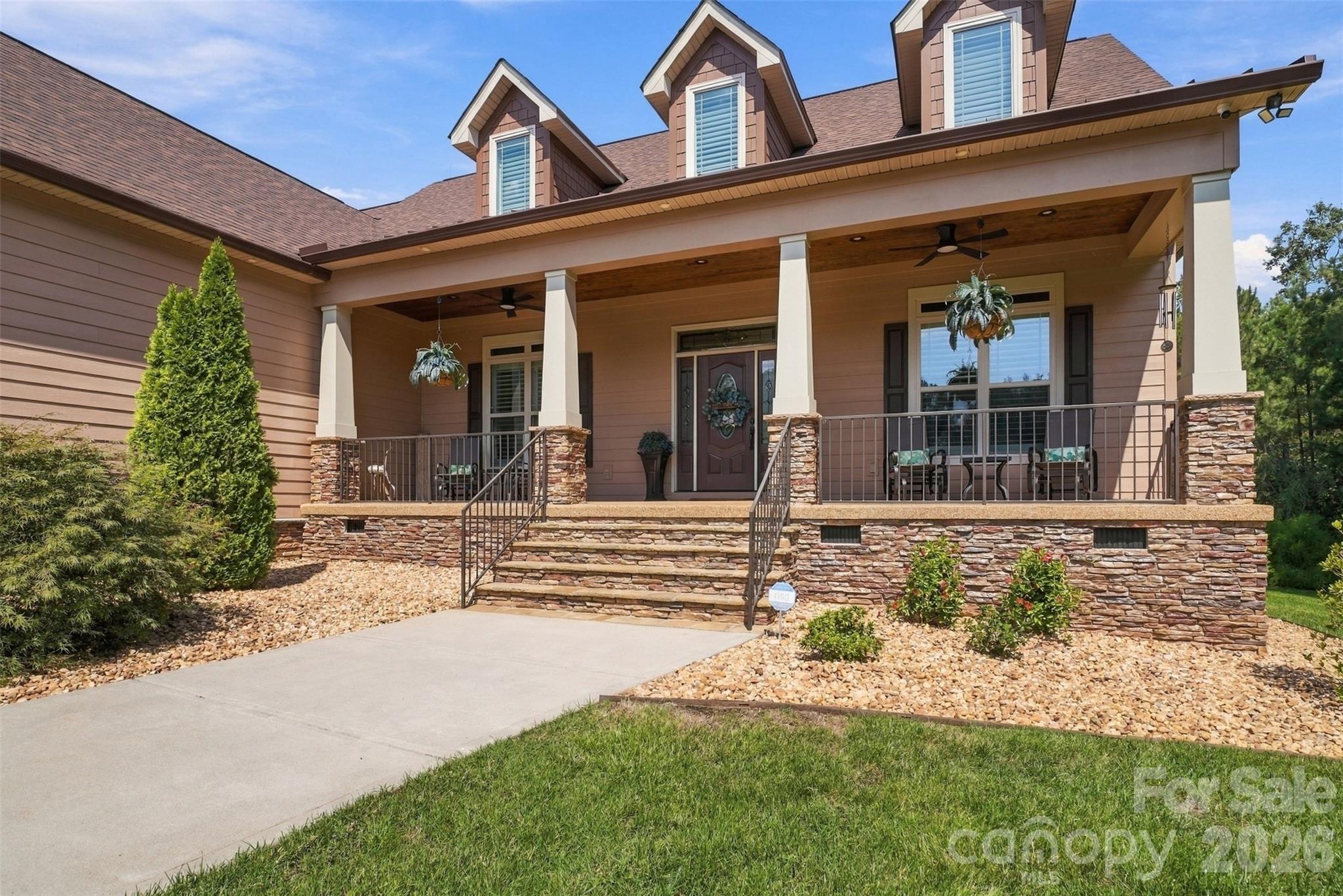 Single Family Residence at 917 Catawba Shores Drive, Rock Hill, photo 2 of 45