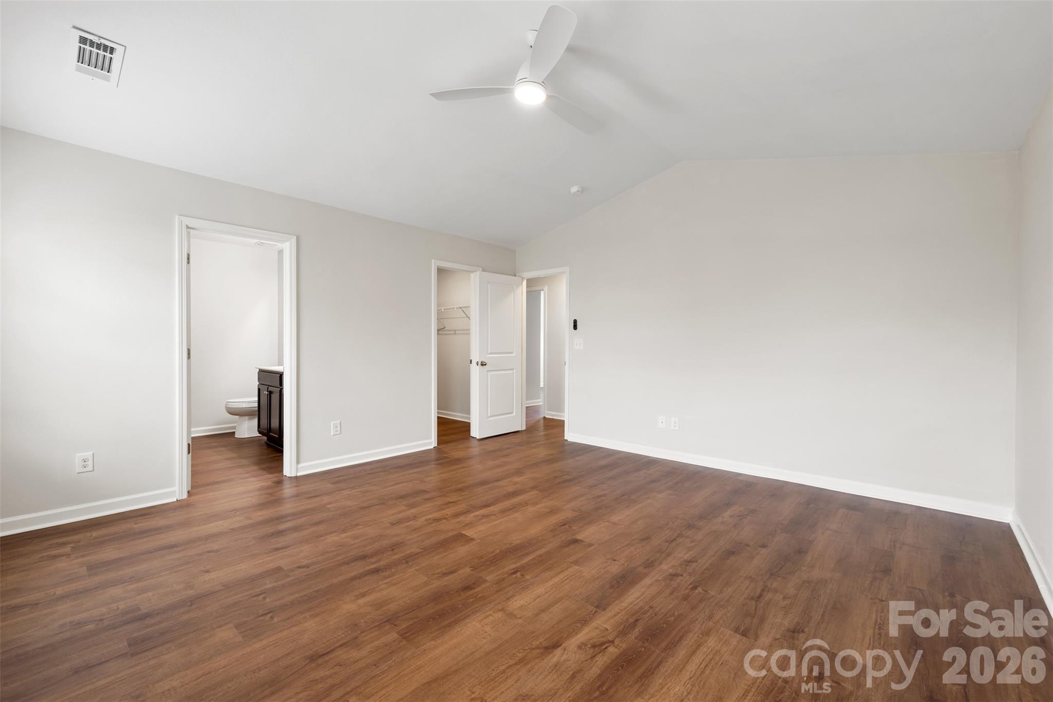 Owner's bedroom - 2824 Easton Knoll Drive, Dallas