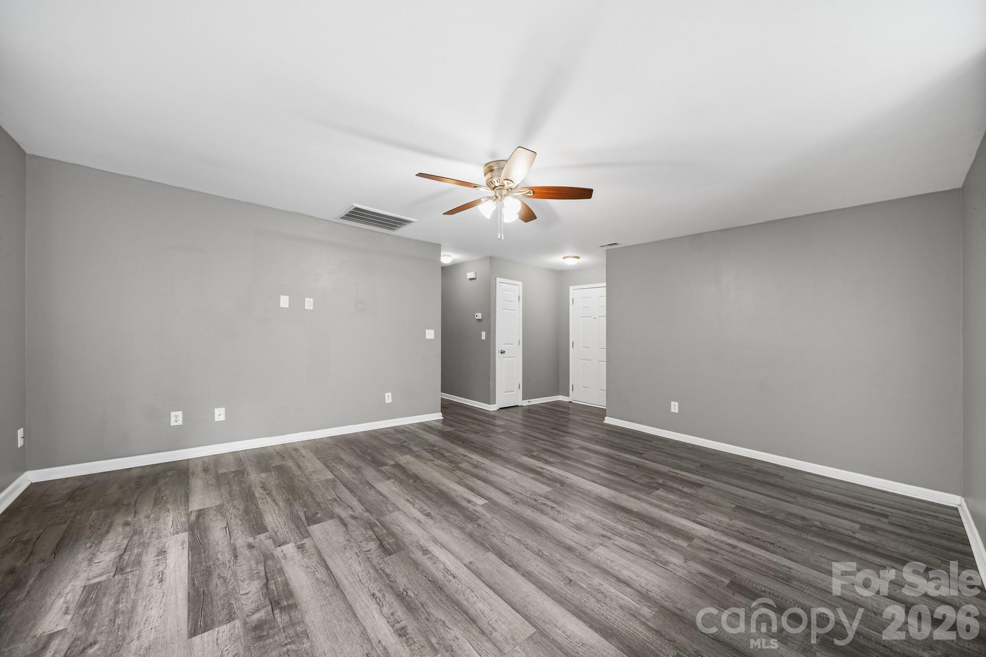 Single Family Residence at 1405 Spring View Court, Rock Hill, photo 3 of 28