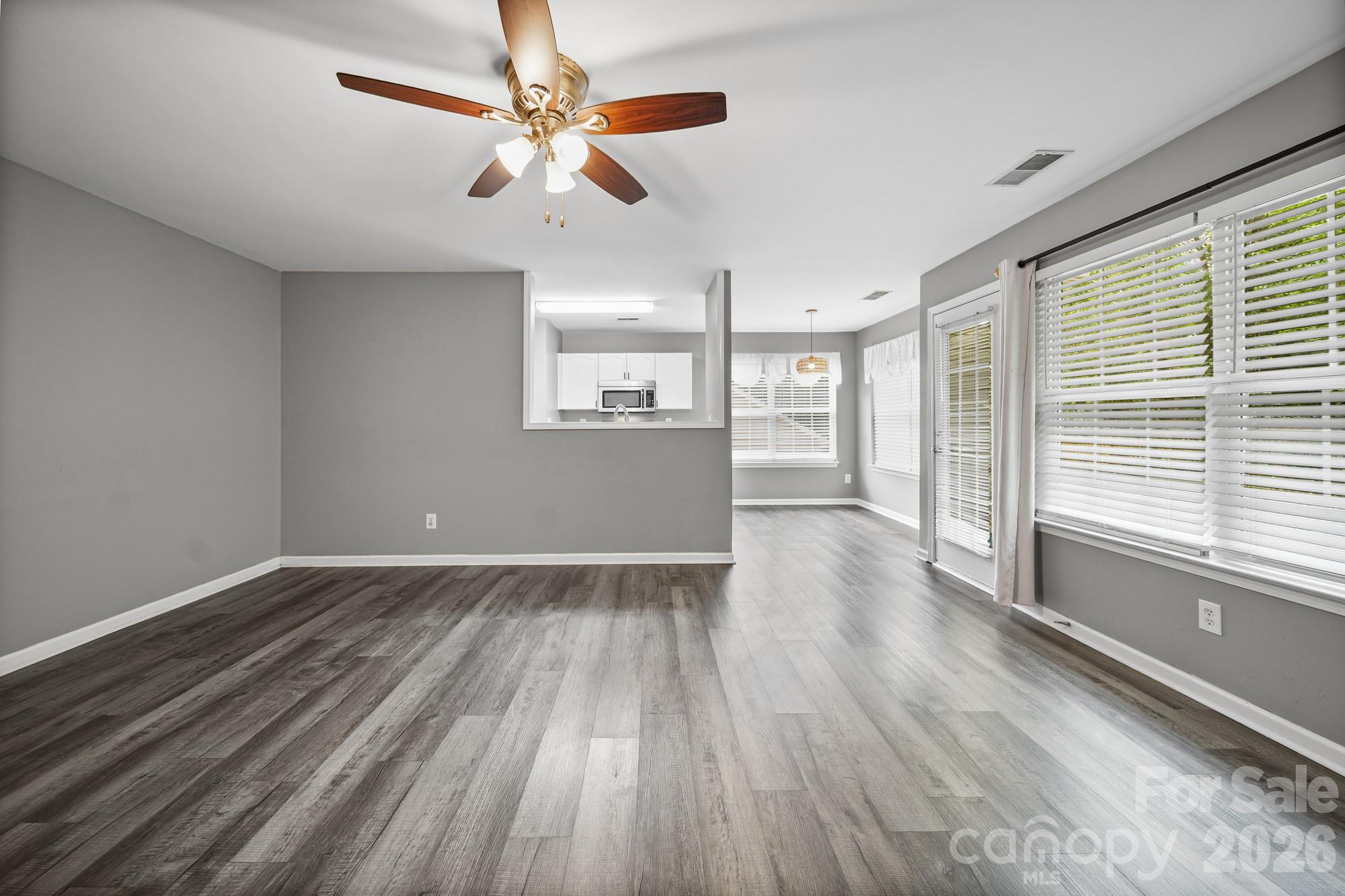 Single Family Residence at 1405 Spring View Court, Rock Hill, photo 4 of 28