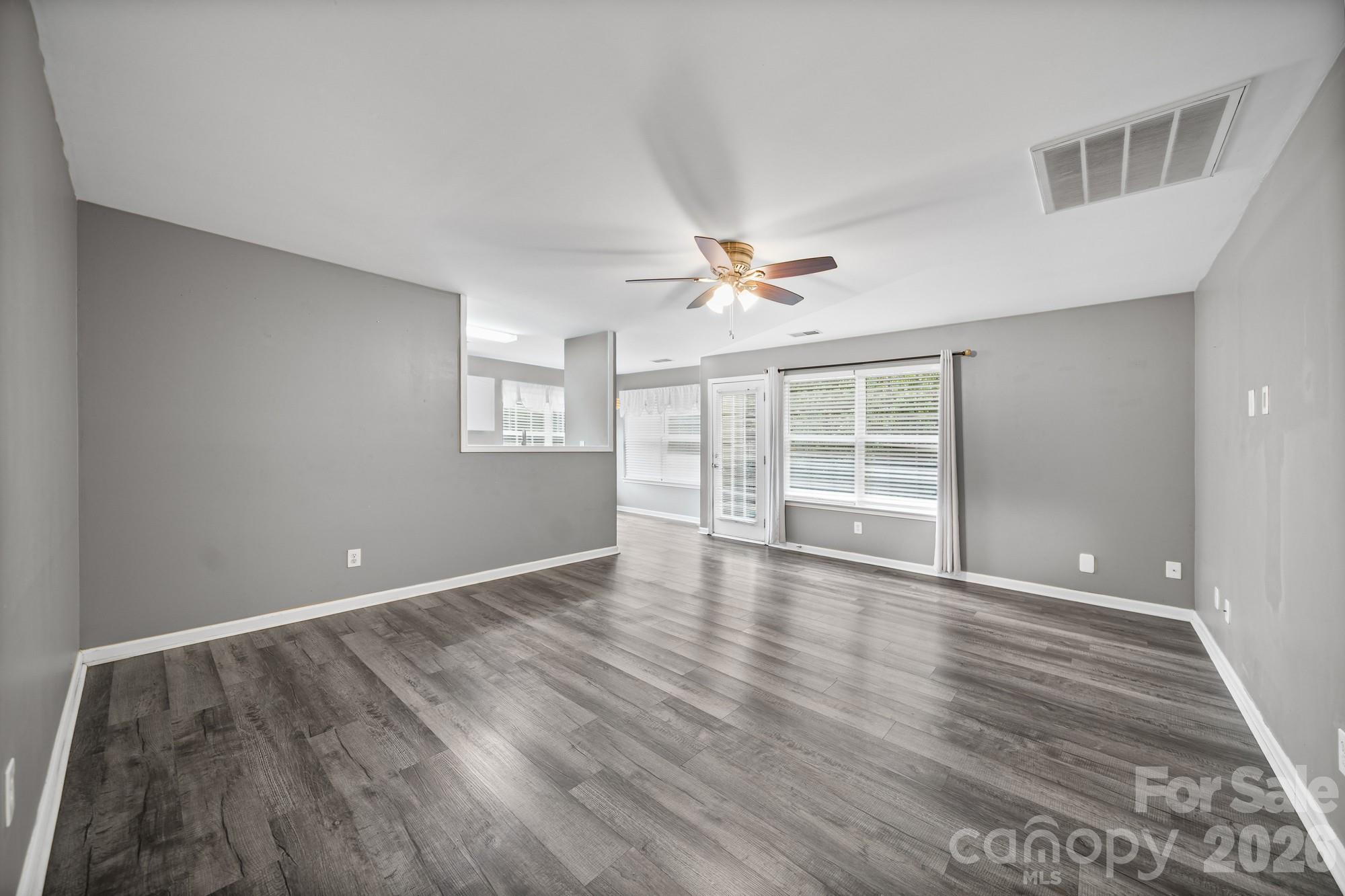 Single Family Residence at 1405 Spring View Court, Rock Hill, photo 6 of 28