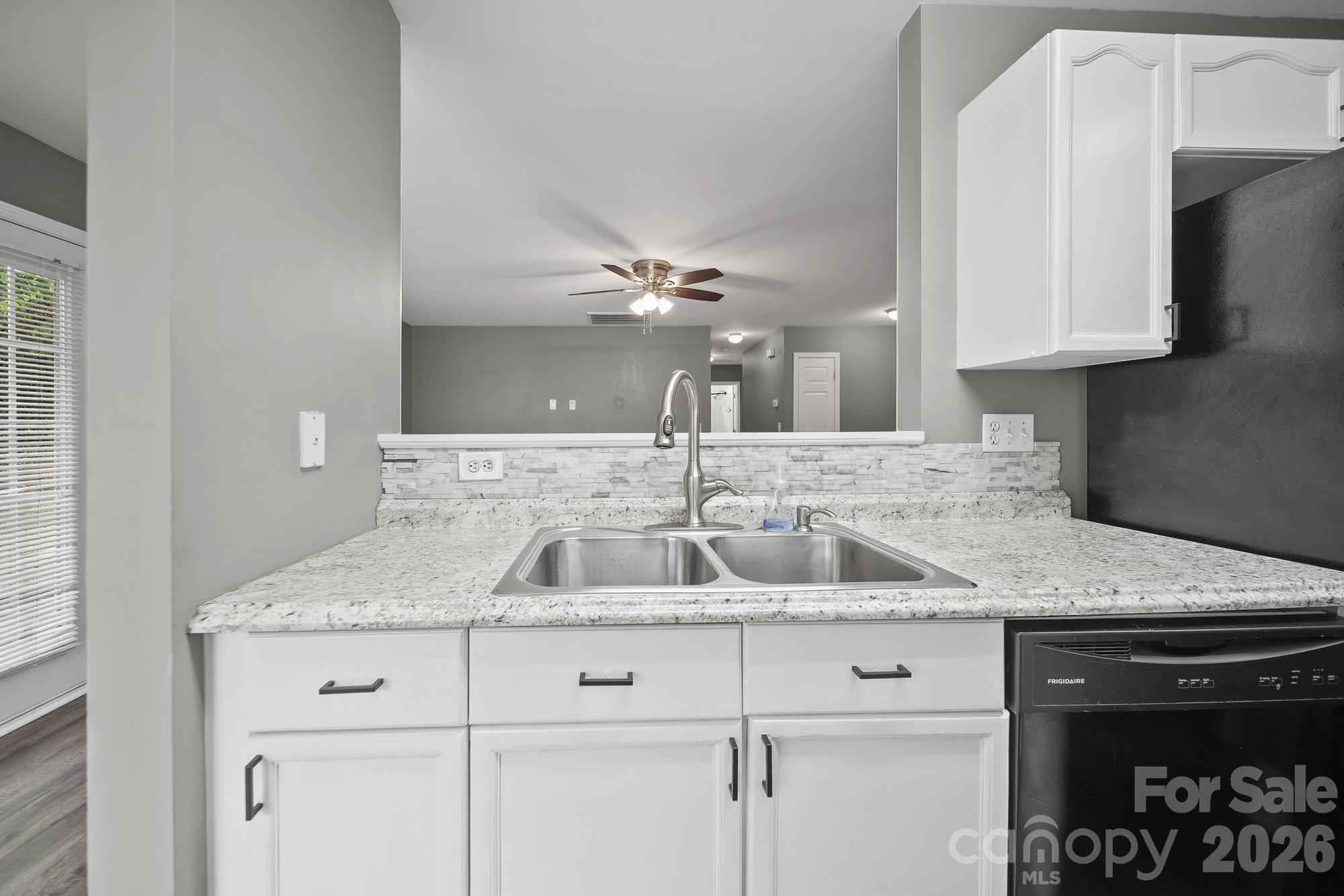 Single Family Residence at 1405 Spring View Court, Rock Hill, photo 14 of 28