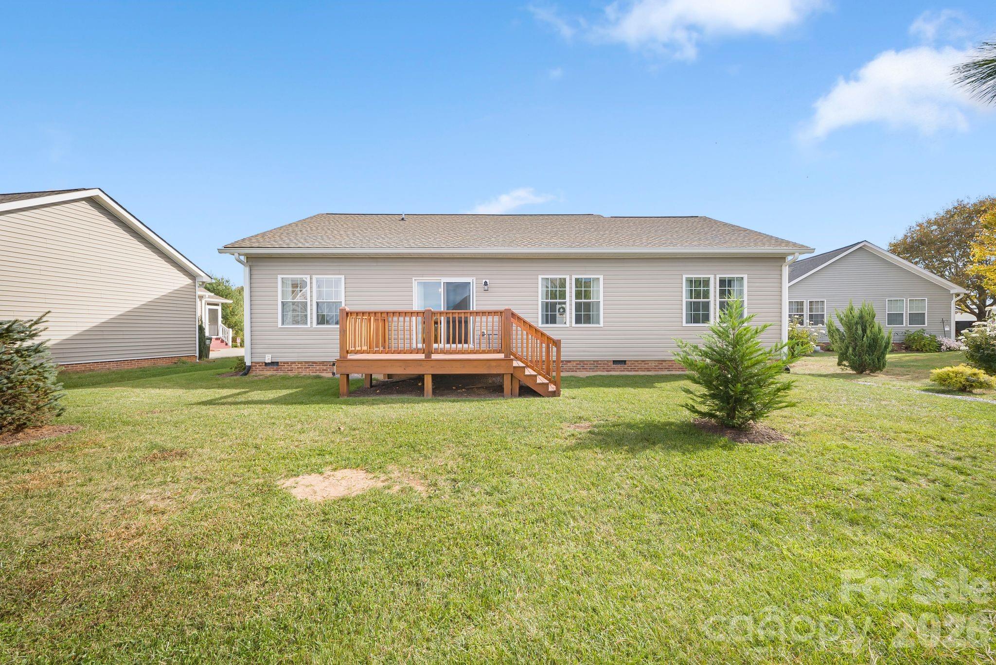 Level, low maintenance yard - 457 Riverwind Drive, Hendersonville