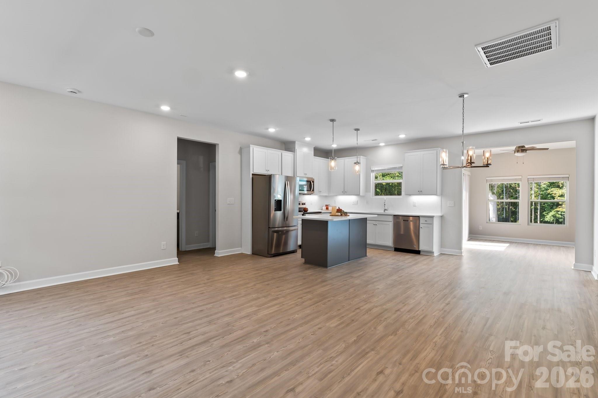 from front door, looking at great room, kitchen and sunroom - 916 Westminster Drive, Statesville