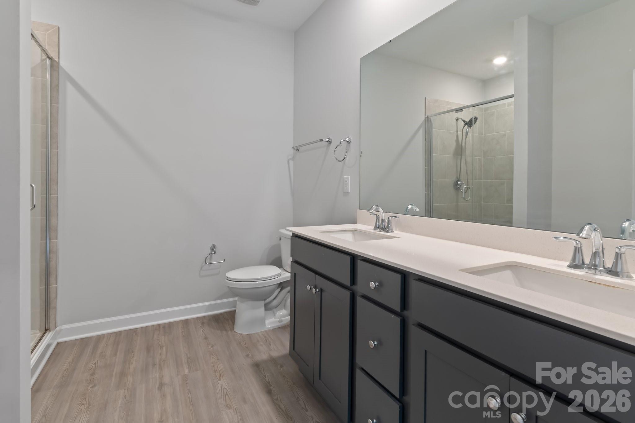 primary full bath - 916 Westminster Drive, Statesville