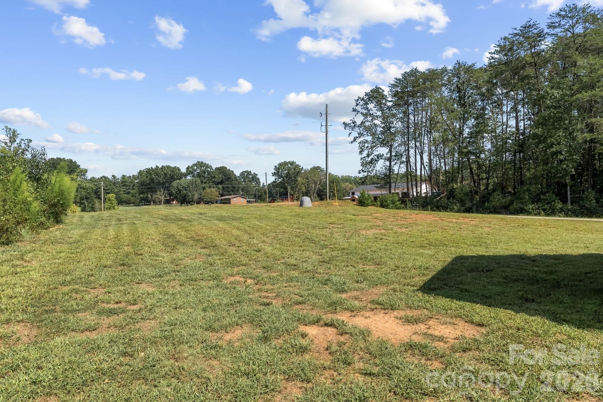 side yard from garage side of home. - 916 Westminster Drive, Statesville