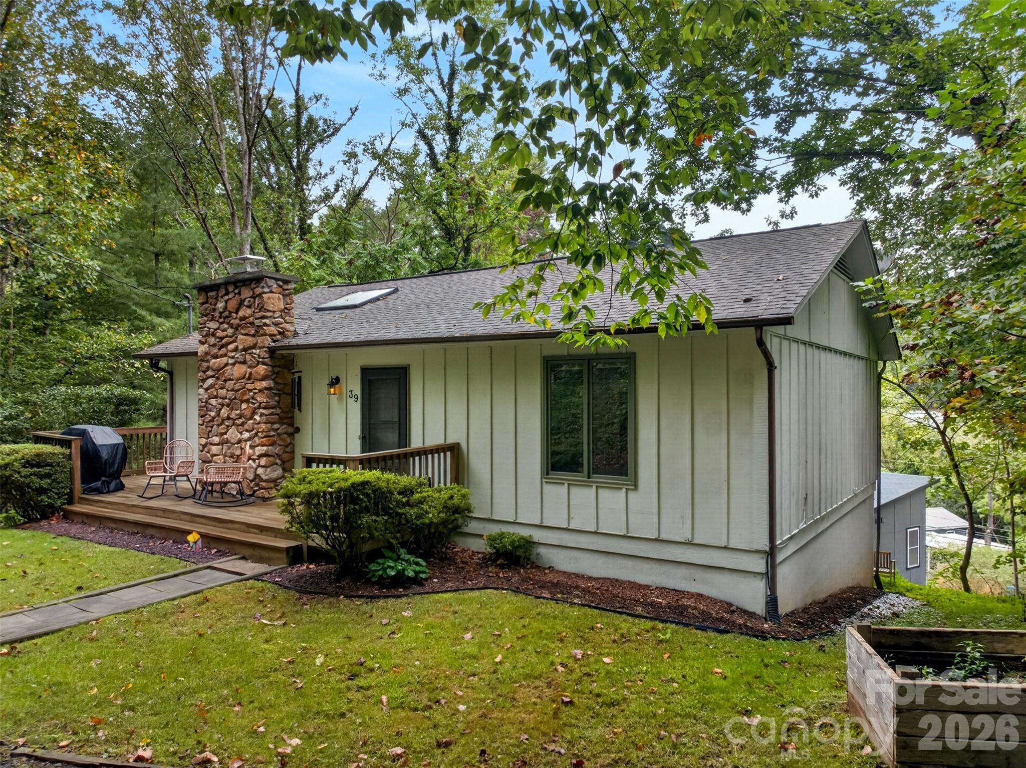 A tastefully updated home in Beaverdam Valley. - 39 Spooks Branch Extension, Asheville