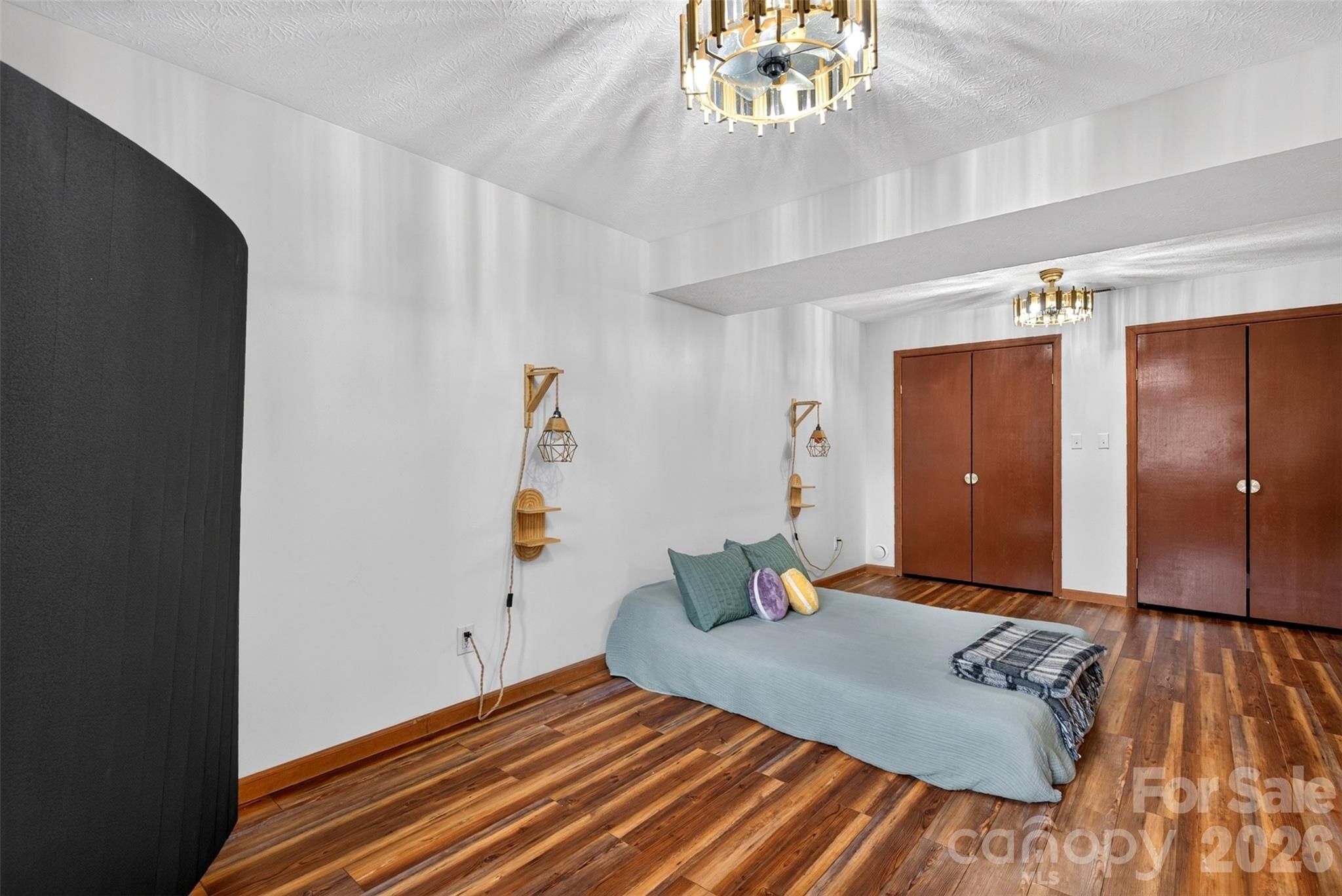 Spacious with two closets - 39 Spooks Branch Extension, Asheville
