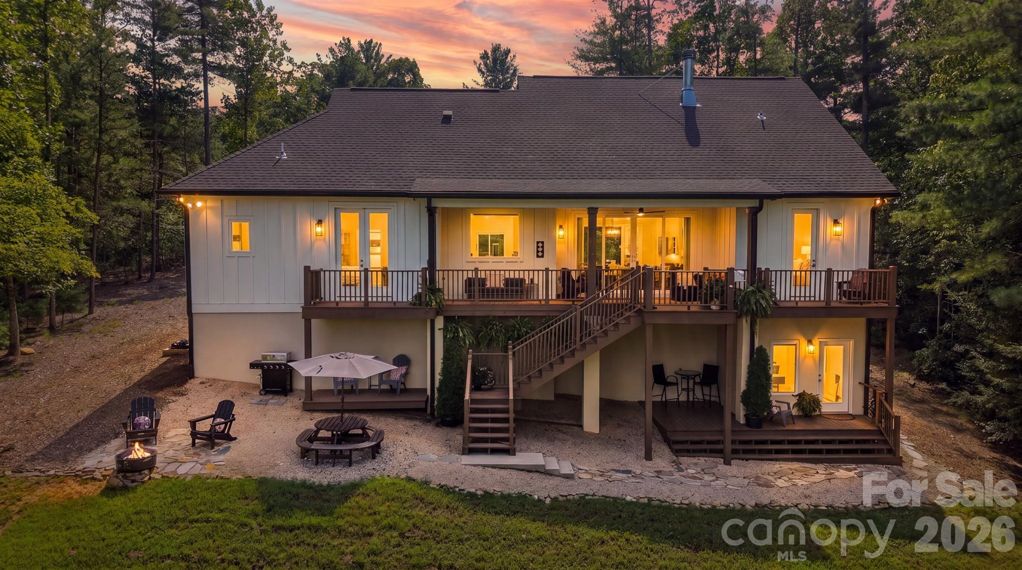 Back decks overlooking back yard - 217 Sycamore Drive, Nebo
