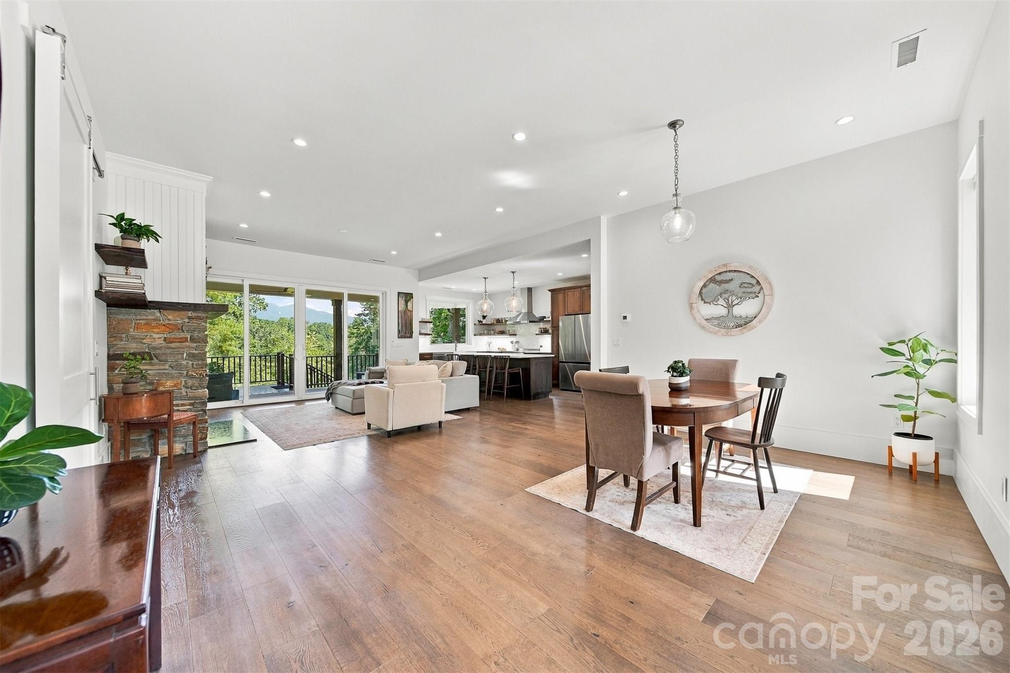 Great room - 217 Sycamore Drive, Nebo