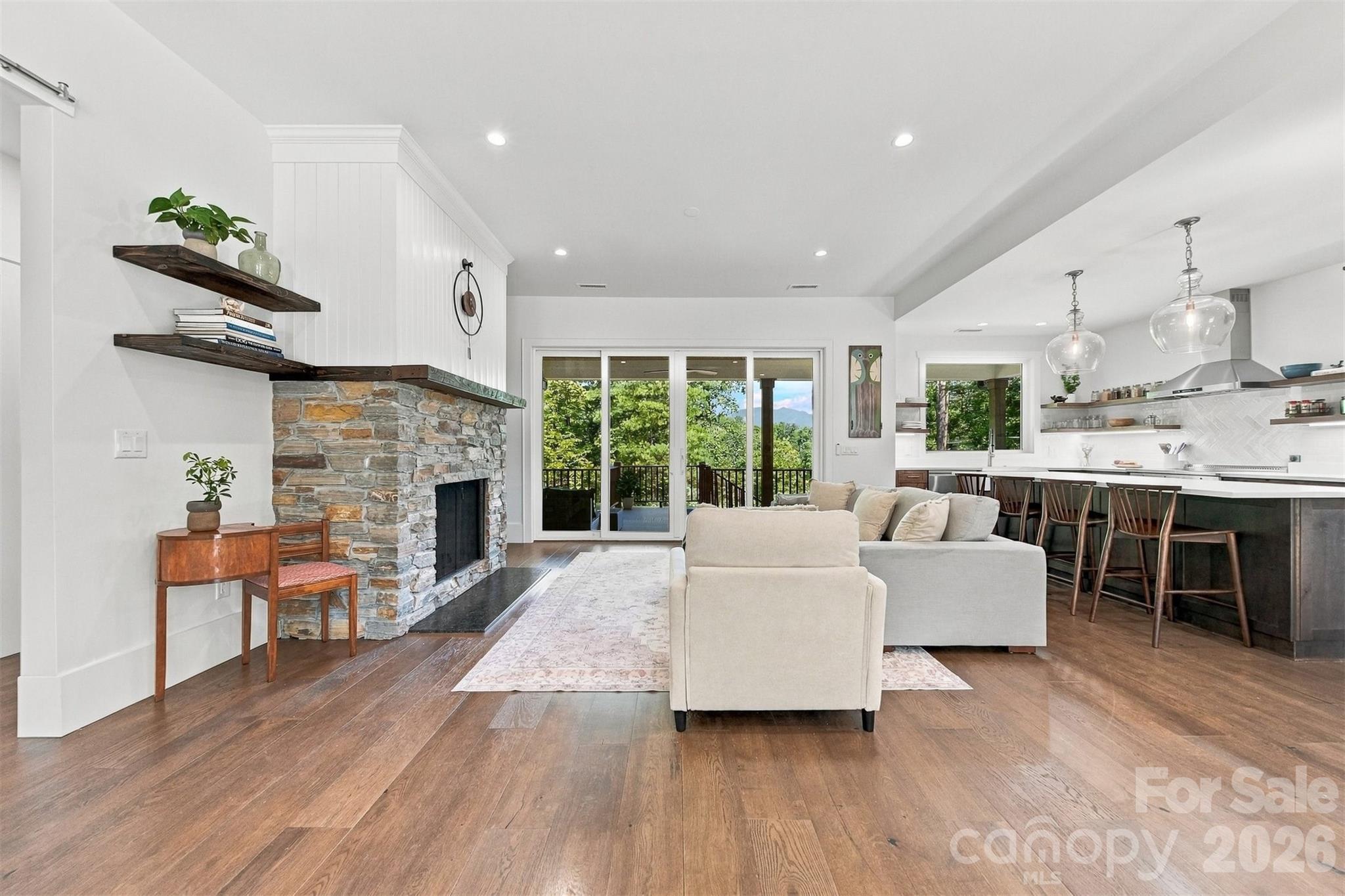 Great room - 217 Sycamore Drive, Nebo