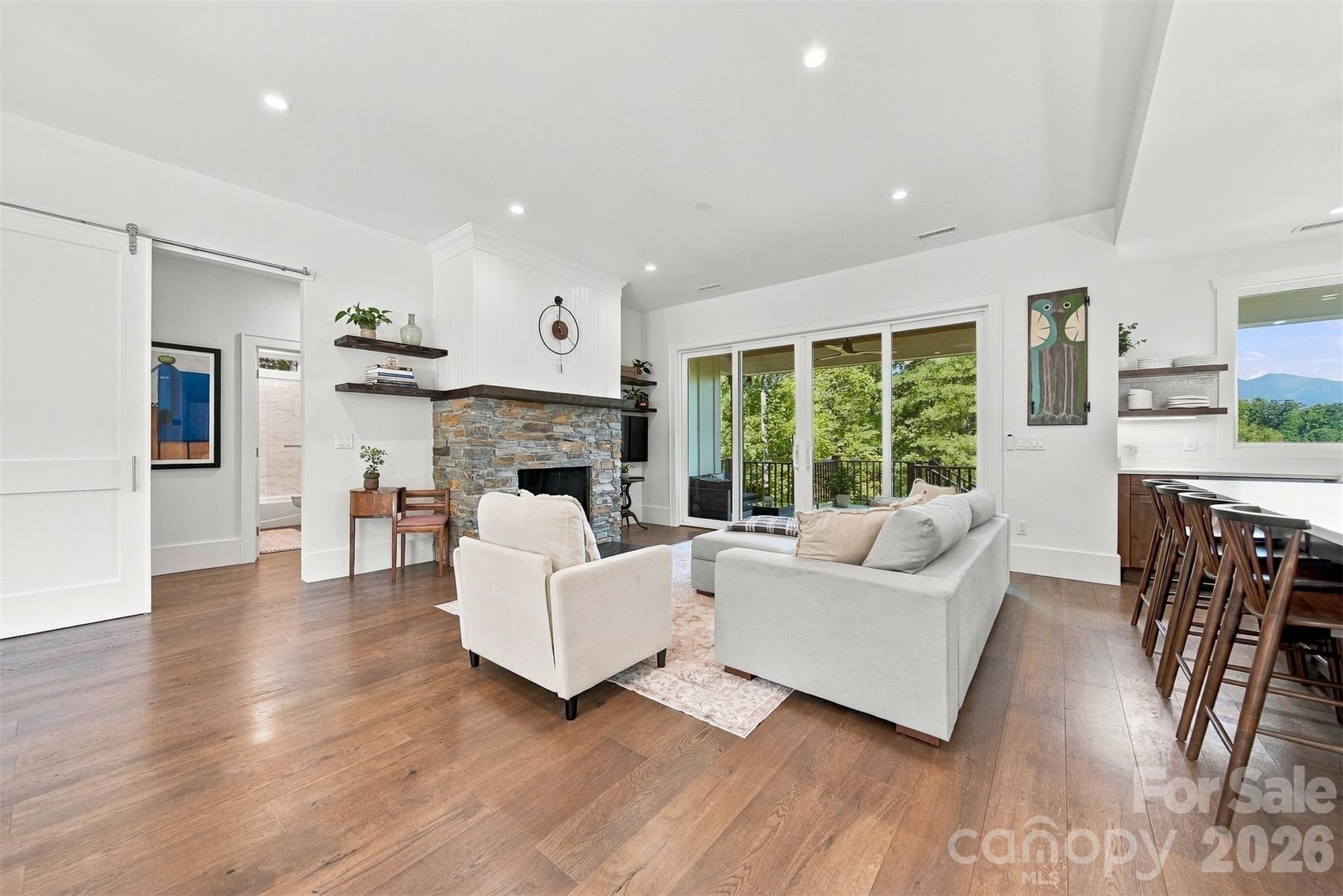 Great room - 217 Sycamore Drive, Nebo