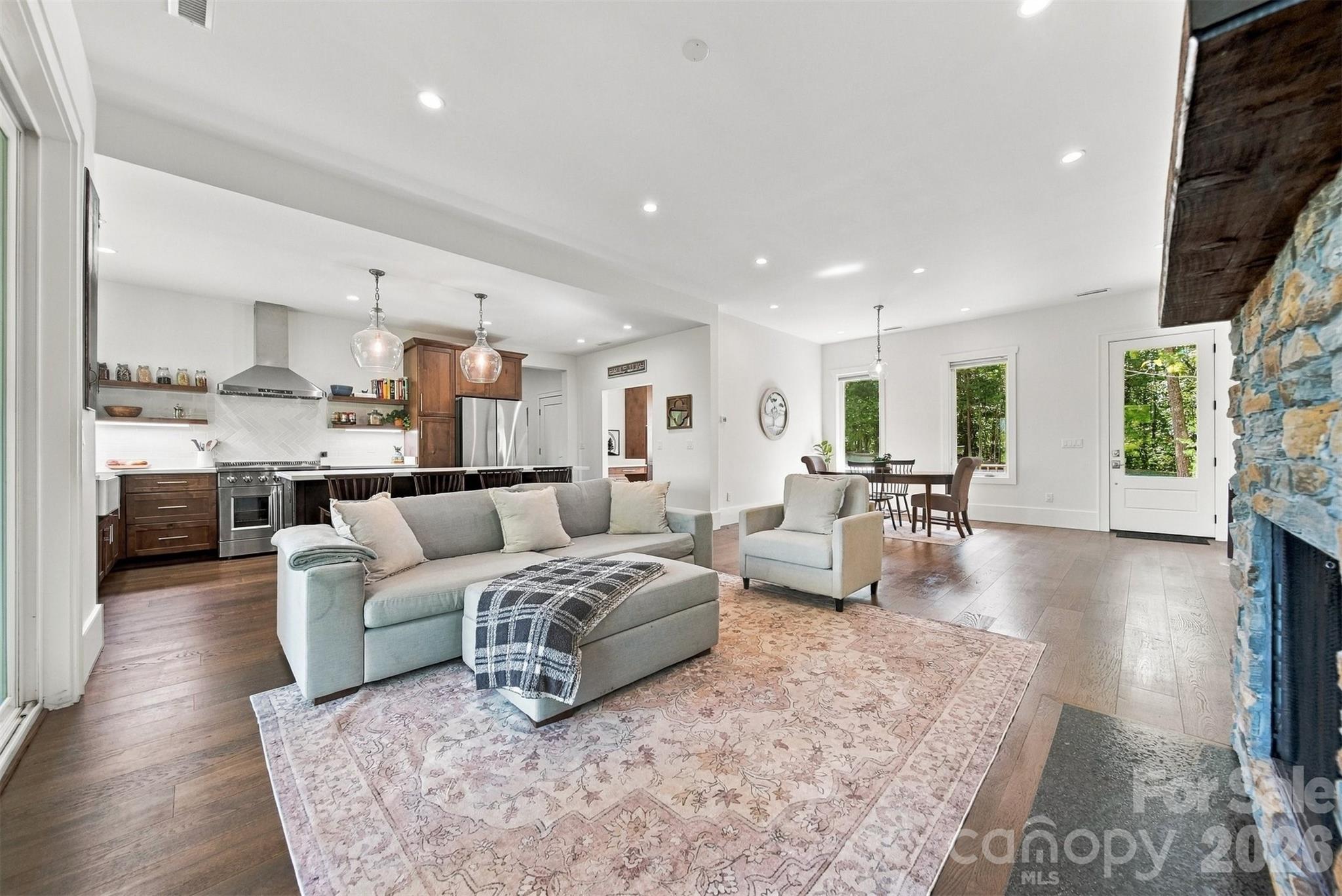 Great room - 217 Sycamore Drive, Nebo