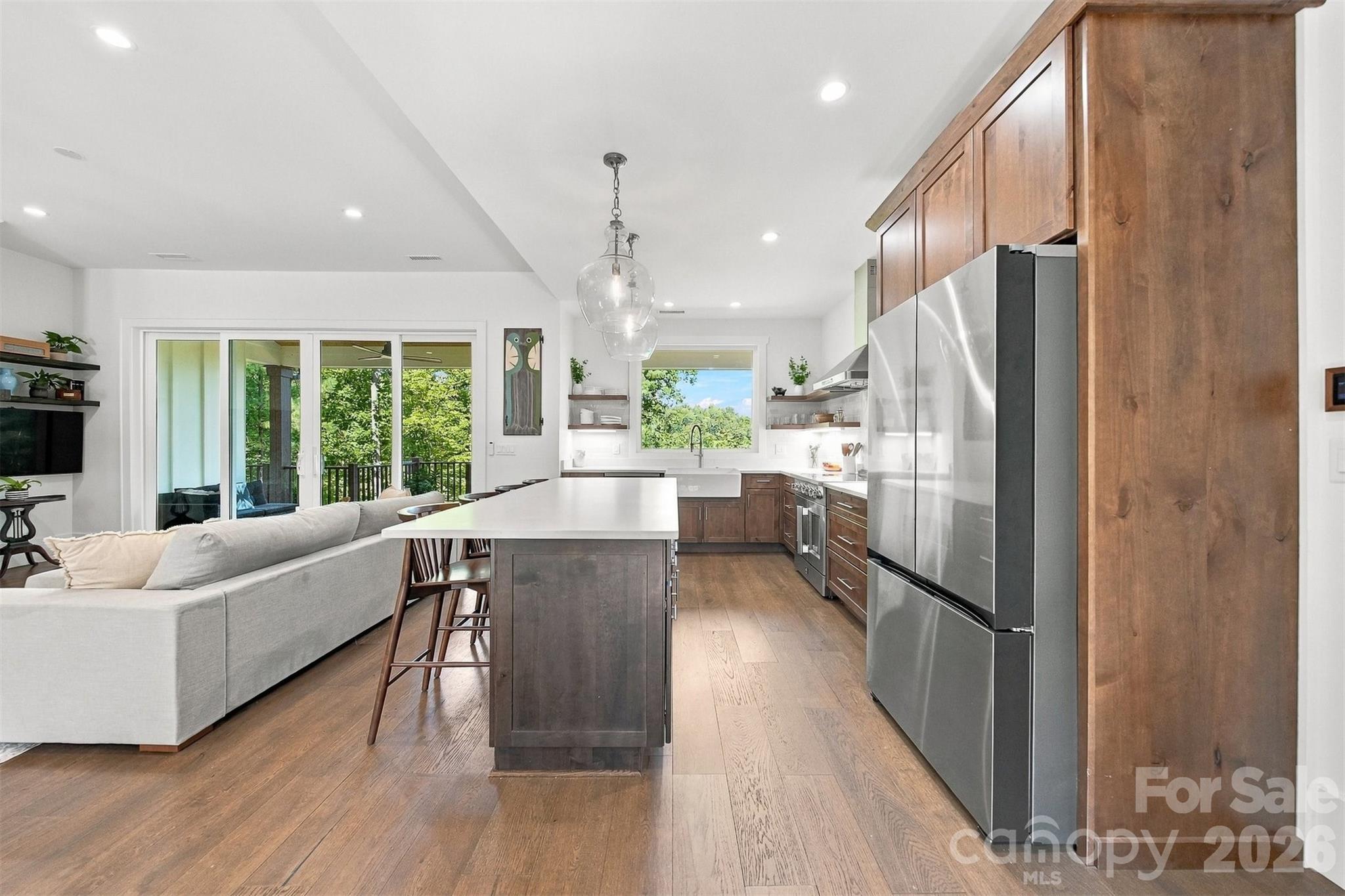 Custom kitchen - 217 Sycamore Drive, Nebo