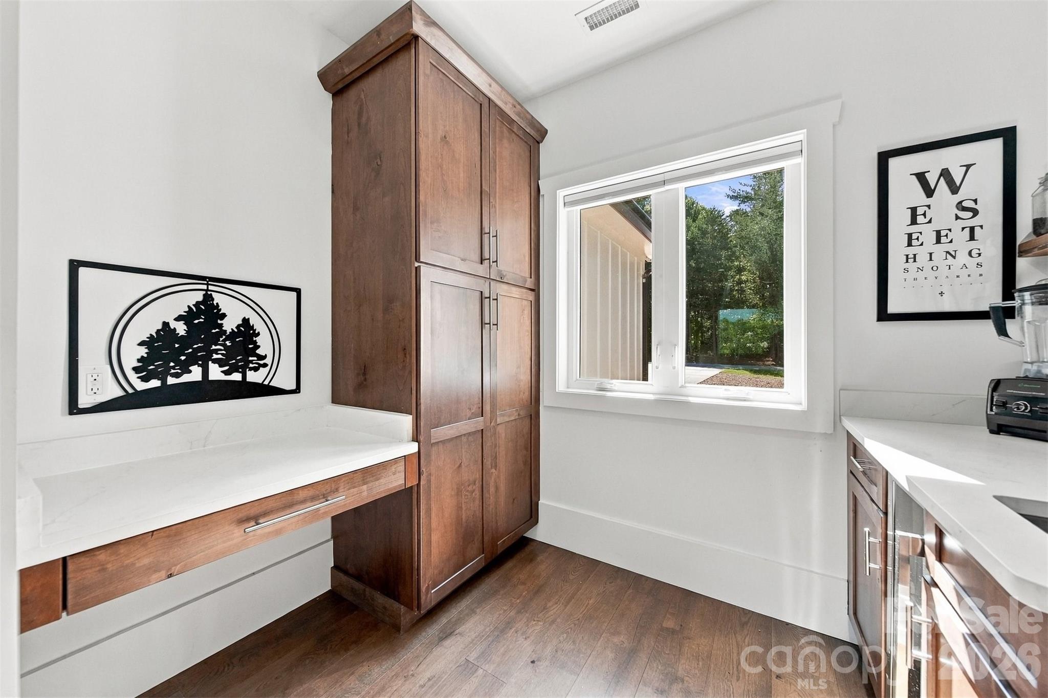 Butler's pantry - 217 Sycamore Drive, Nebo