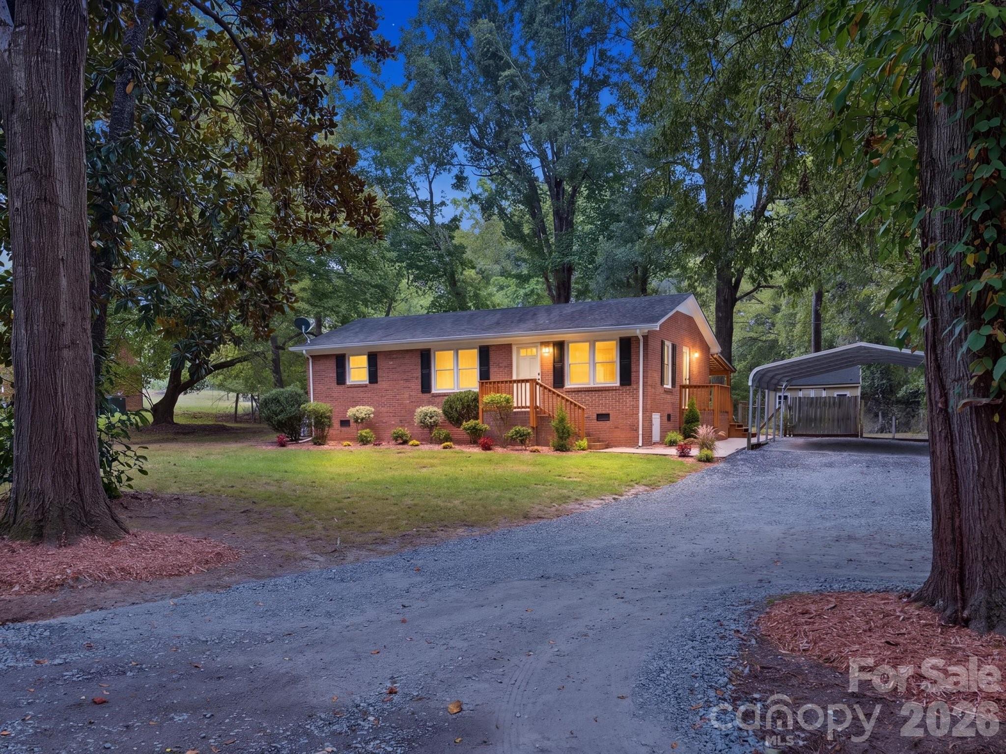 Single Family Residence at 8903 Richardson King Road, Waxhaw, photo 3 of 31