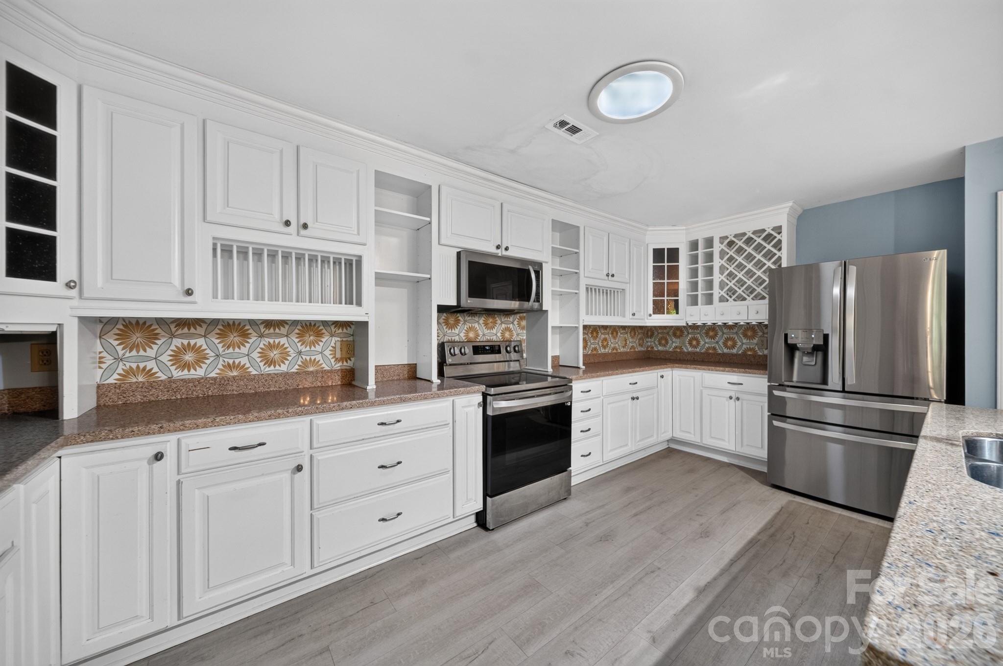 Single Family Residence at 8281 Fairfield Forest Road, Denver, photo 6 of 46