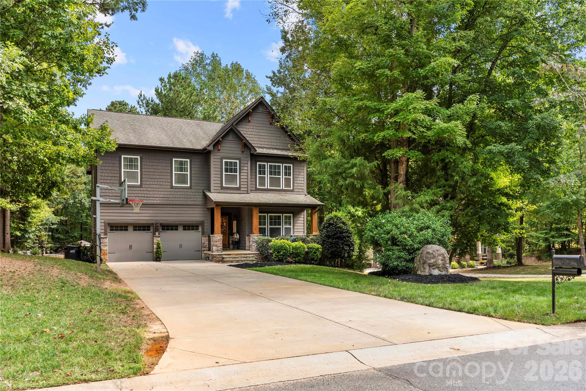 Single Family Residence at 1324 Huntcliff Drive, Waxhaw, photo 2 of 47