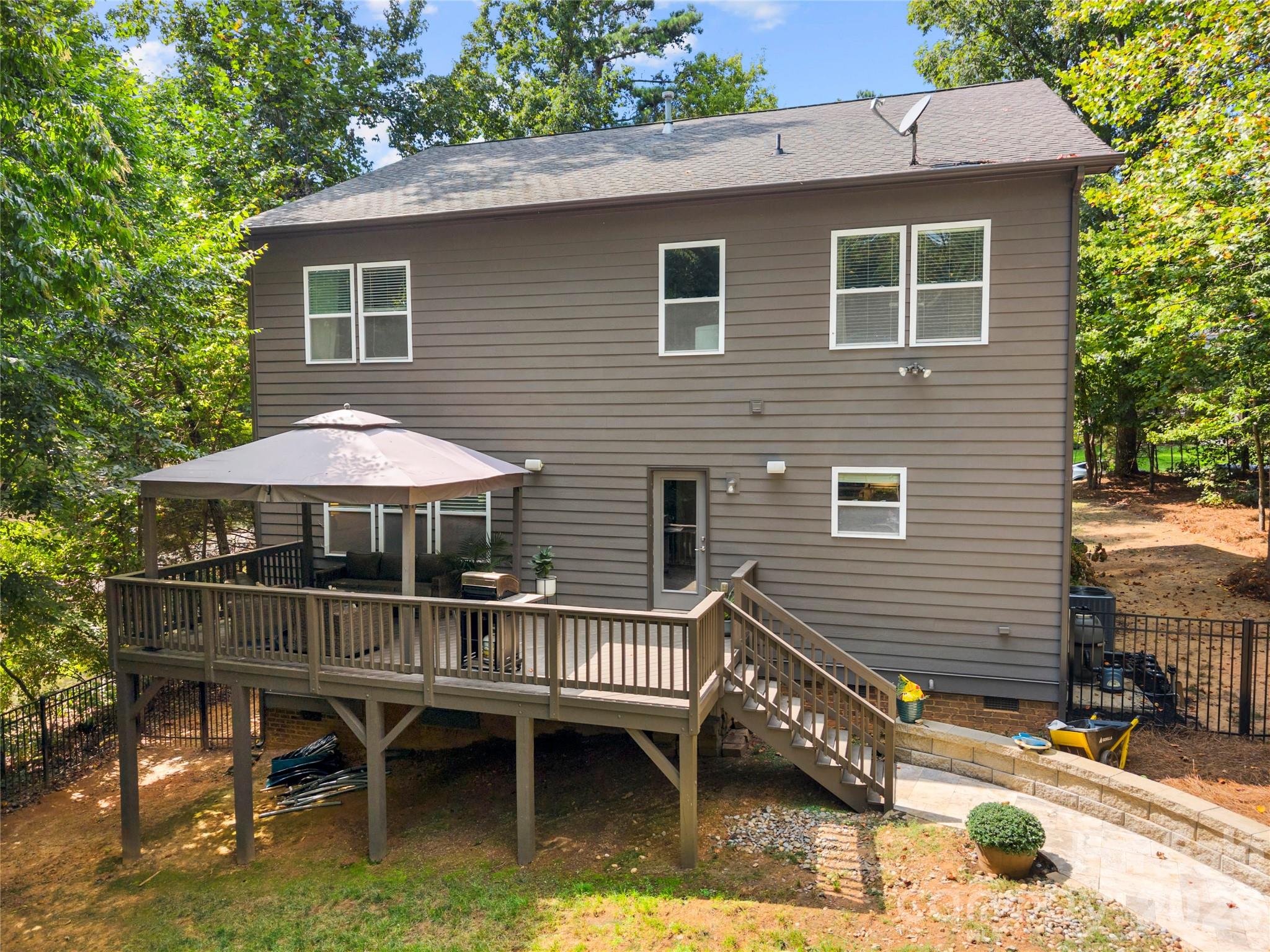 Single Family Residence at 1324 Huntcliff Drive, Waxhaw, photo 38 of 47