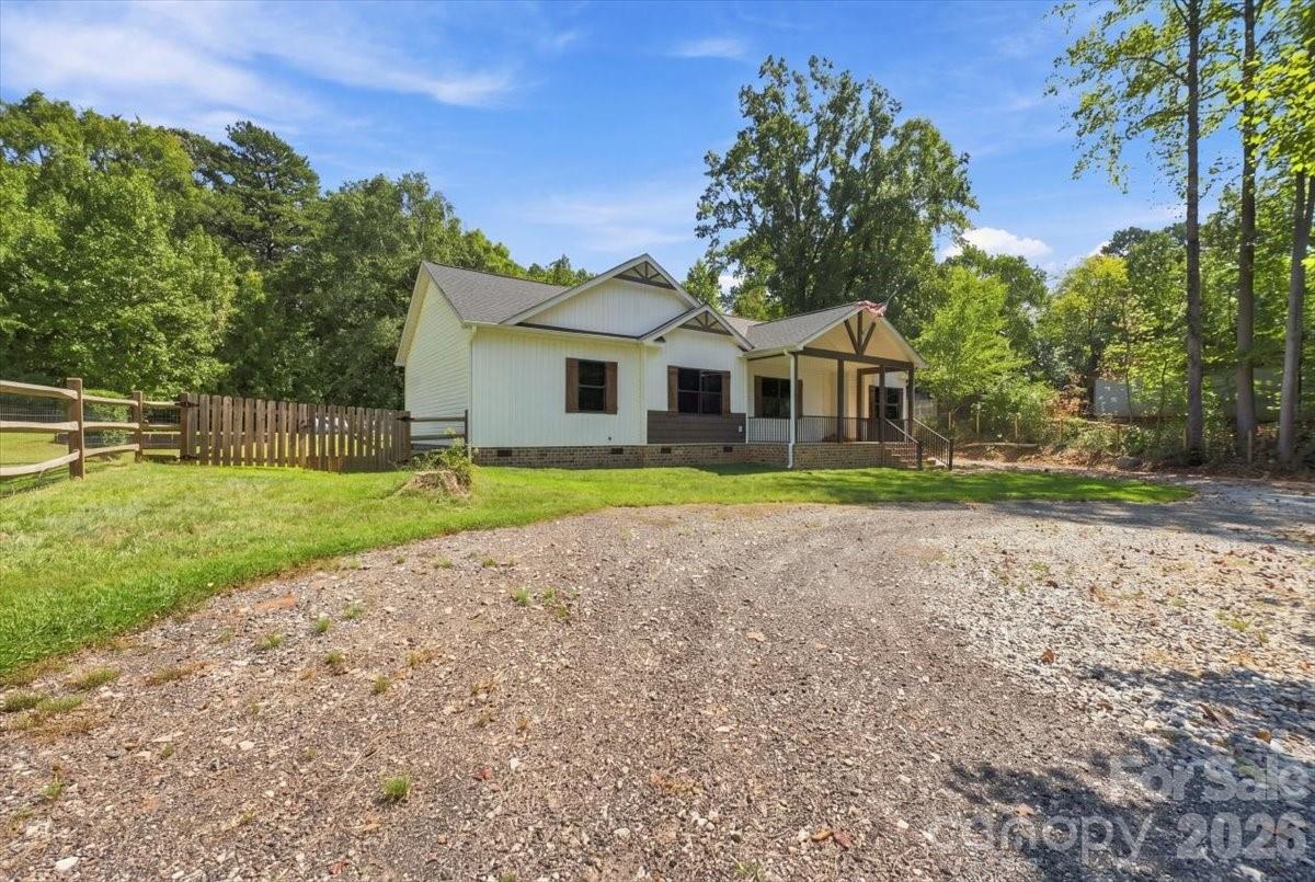 Single Family Residence at 2481 Shelton Avenue, Statesville, photo 4 of 44