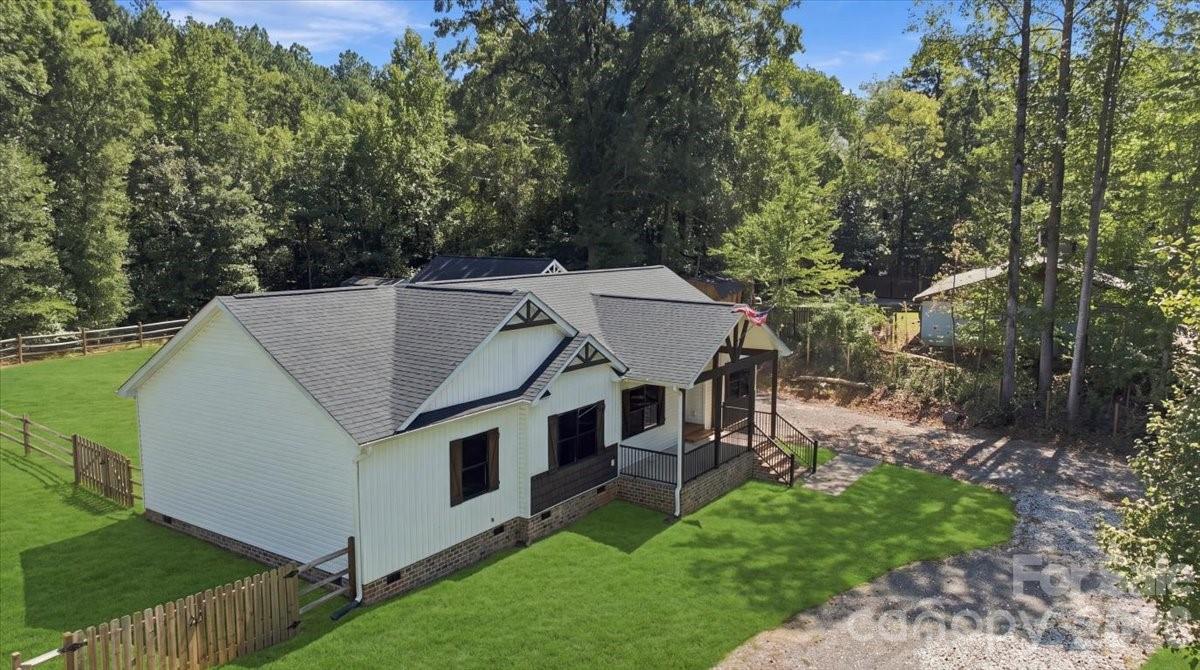 Single Family Residence at 2481 Shelton Avenue, Statesville, photo 6 of 44