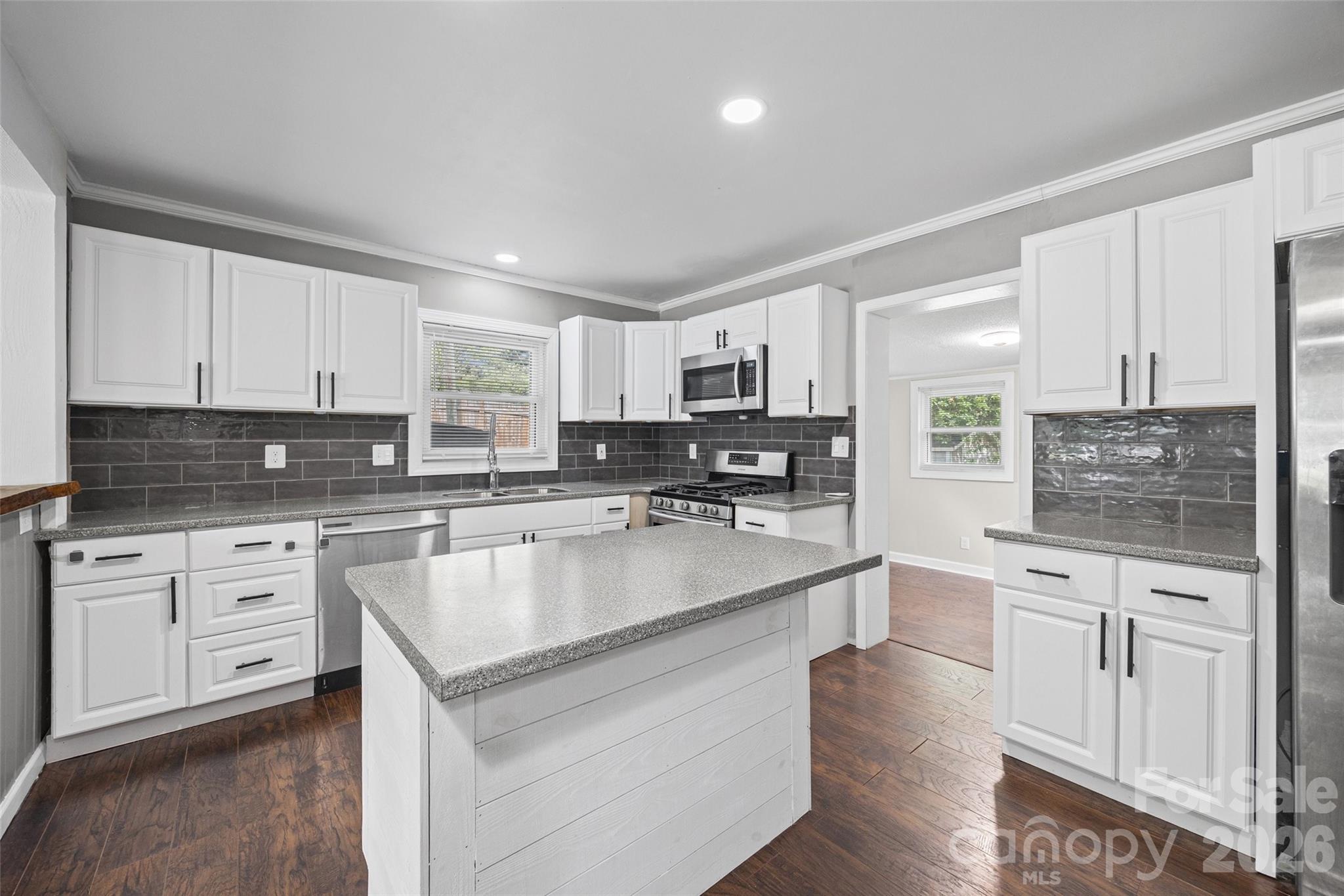 Single Family Residence at 726 Forest Drive, Gastonia, photo 9 of 42