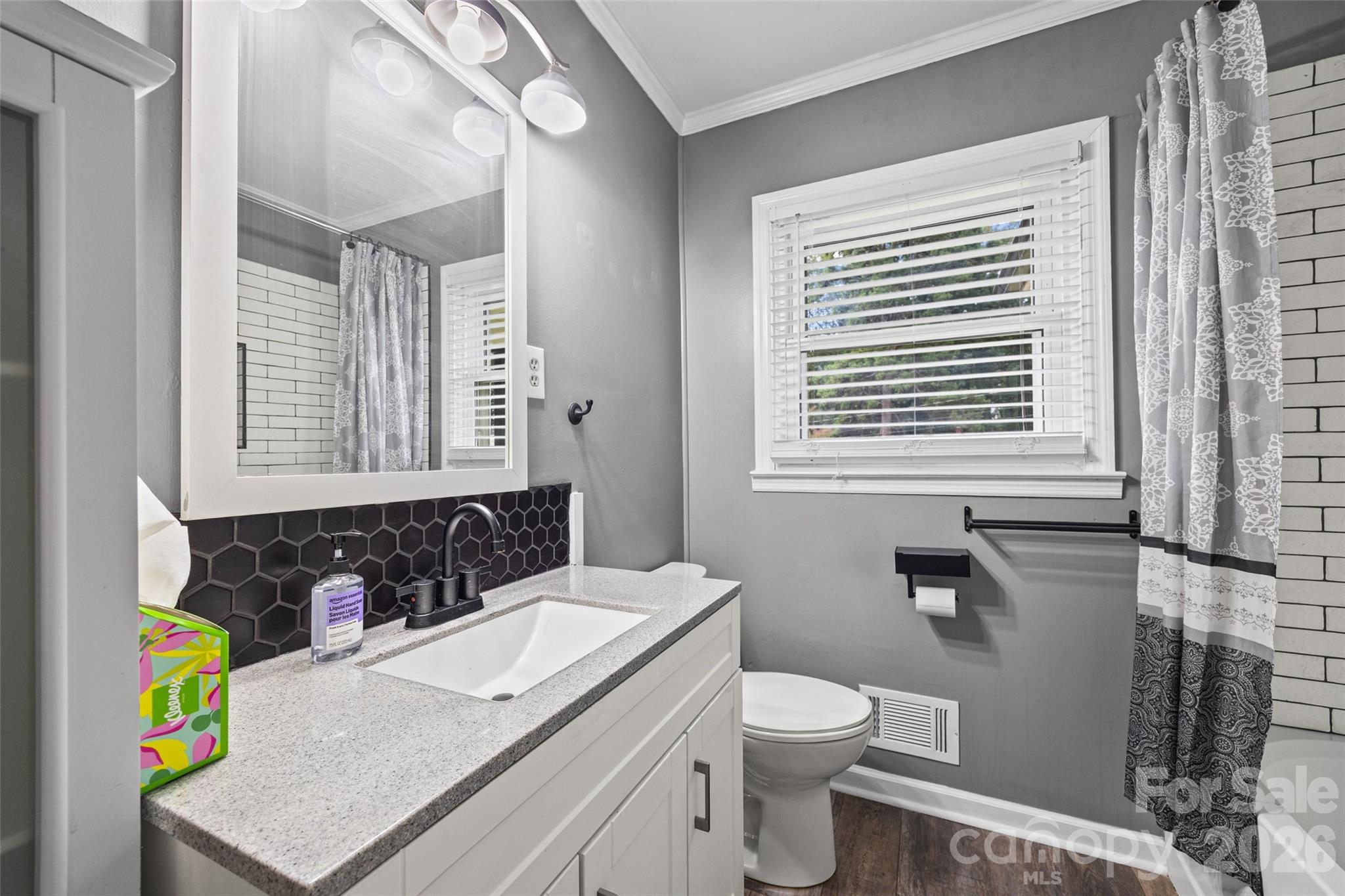 Single Family Residence at 726 Forest Drive, Gastonia, photo 19 of 42