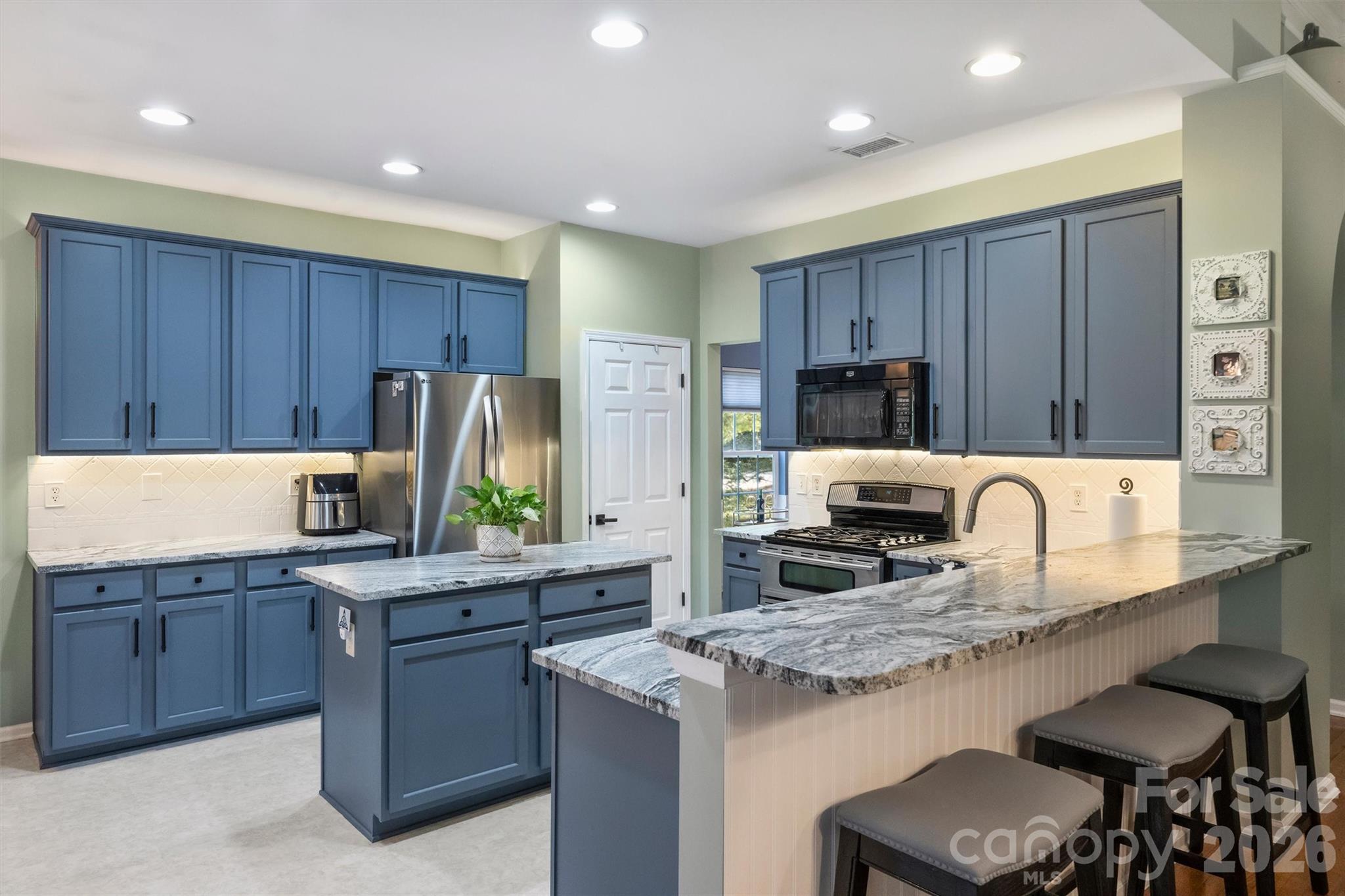 Single Family Residence at 12601 Kane Alexander Drive, Huntersville, photo 13 of 48
