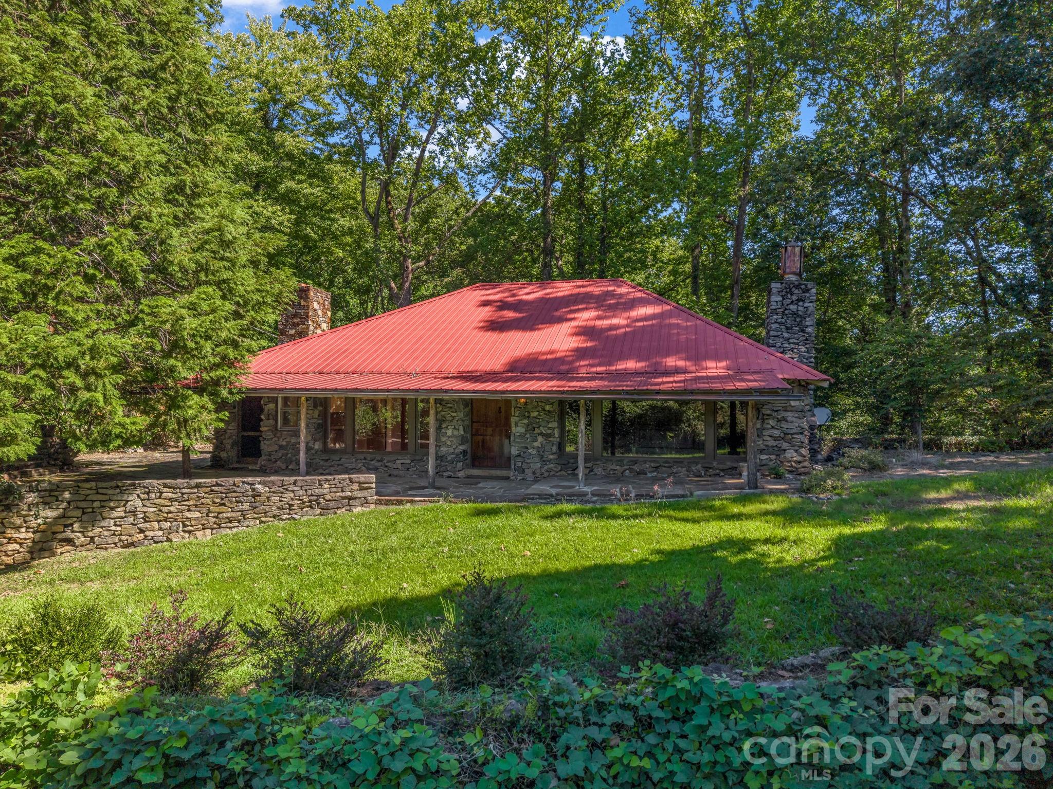 Private setting - 145 Stone Hedge Lane, Tryon
