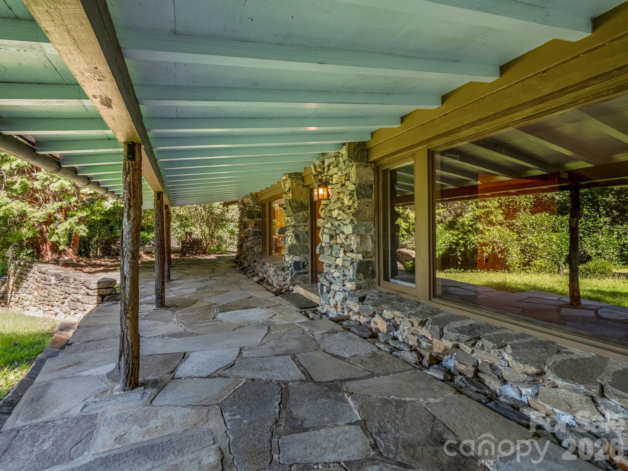 Covered front porch - 145 Stone Hedge Lane, Tryon