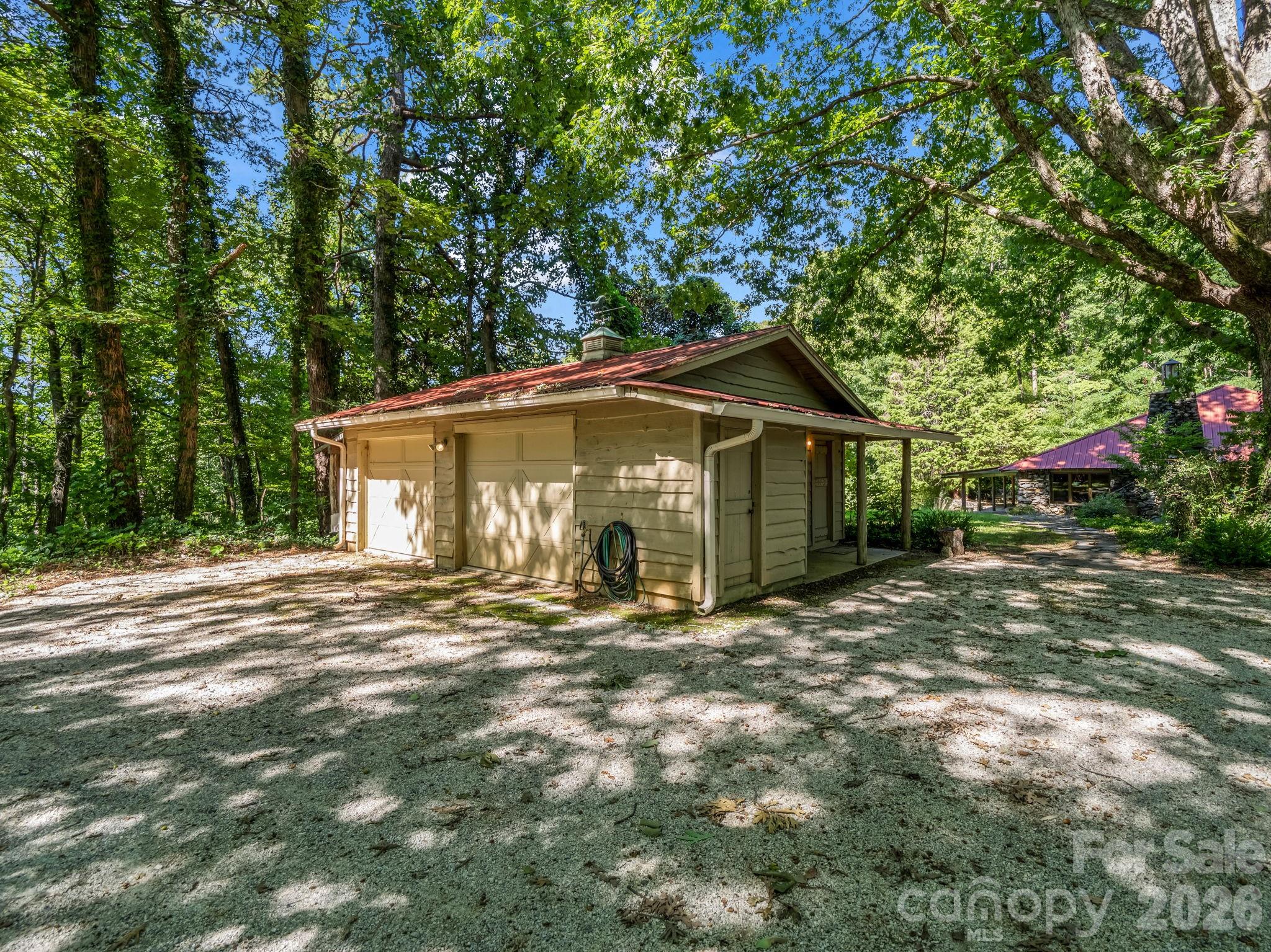 Detached two-car garage - 145 Stone Hedge Lane, Tryon
