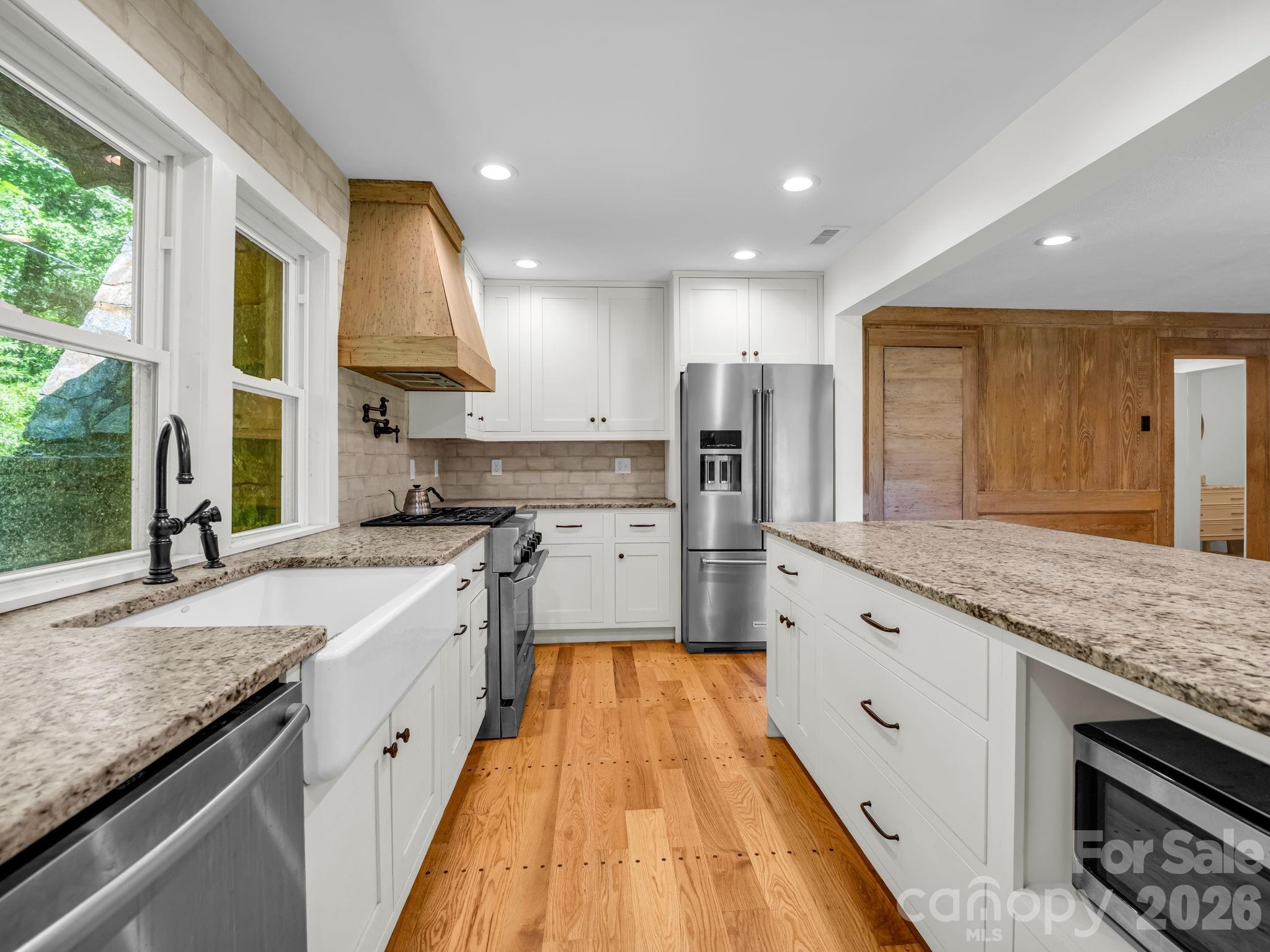 Farm style sink - 145 Stone Hedge Lane, Tryon